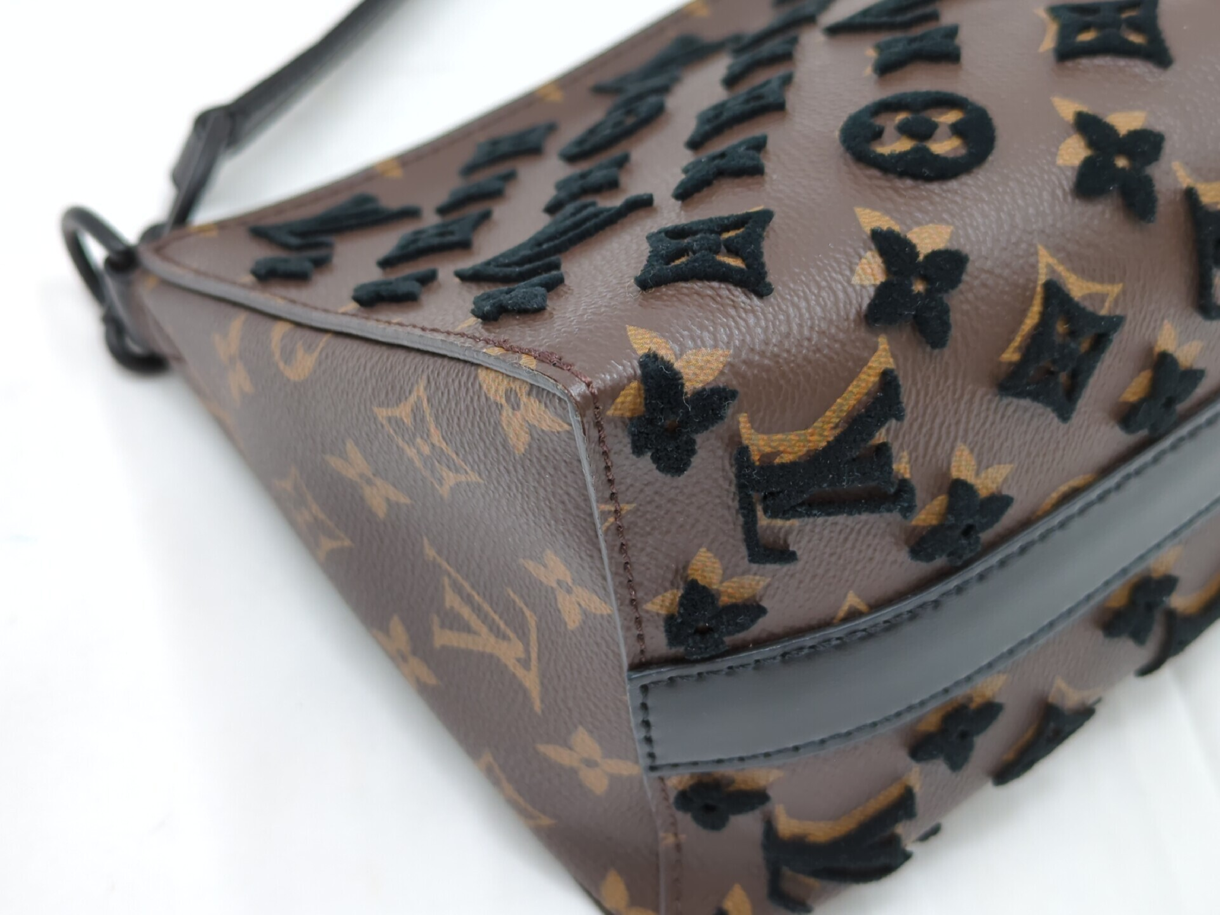 M45070 Monogram Tuffetage Triangular Gourmet Expresser Shoulder Bag — view 3