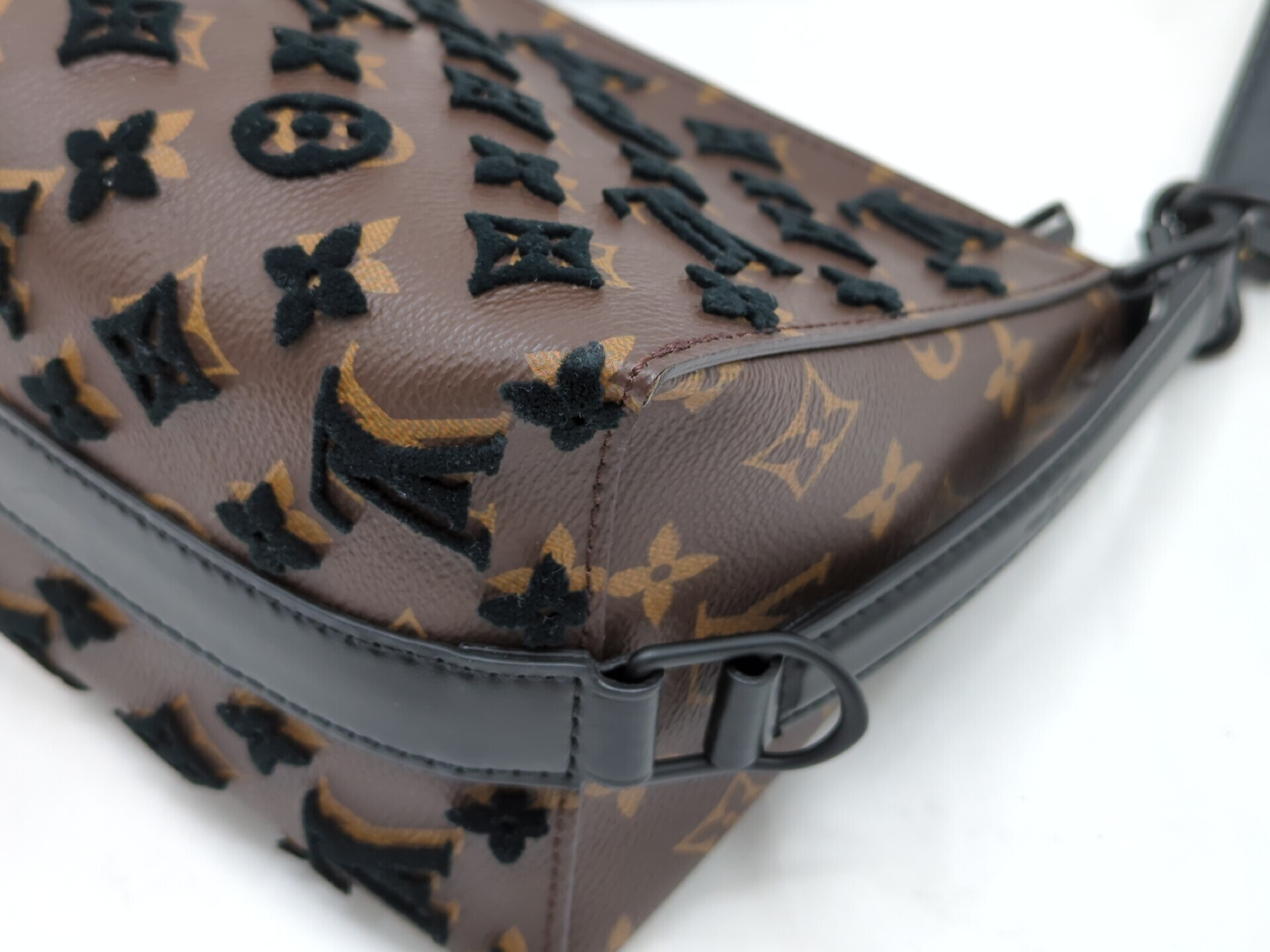 M45070 Monogram Tuffetage Triangular Gourmet Expresser Shoulder Bag — view 4