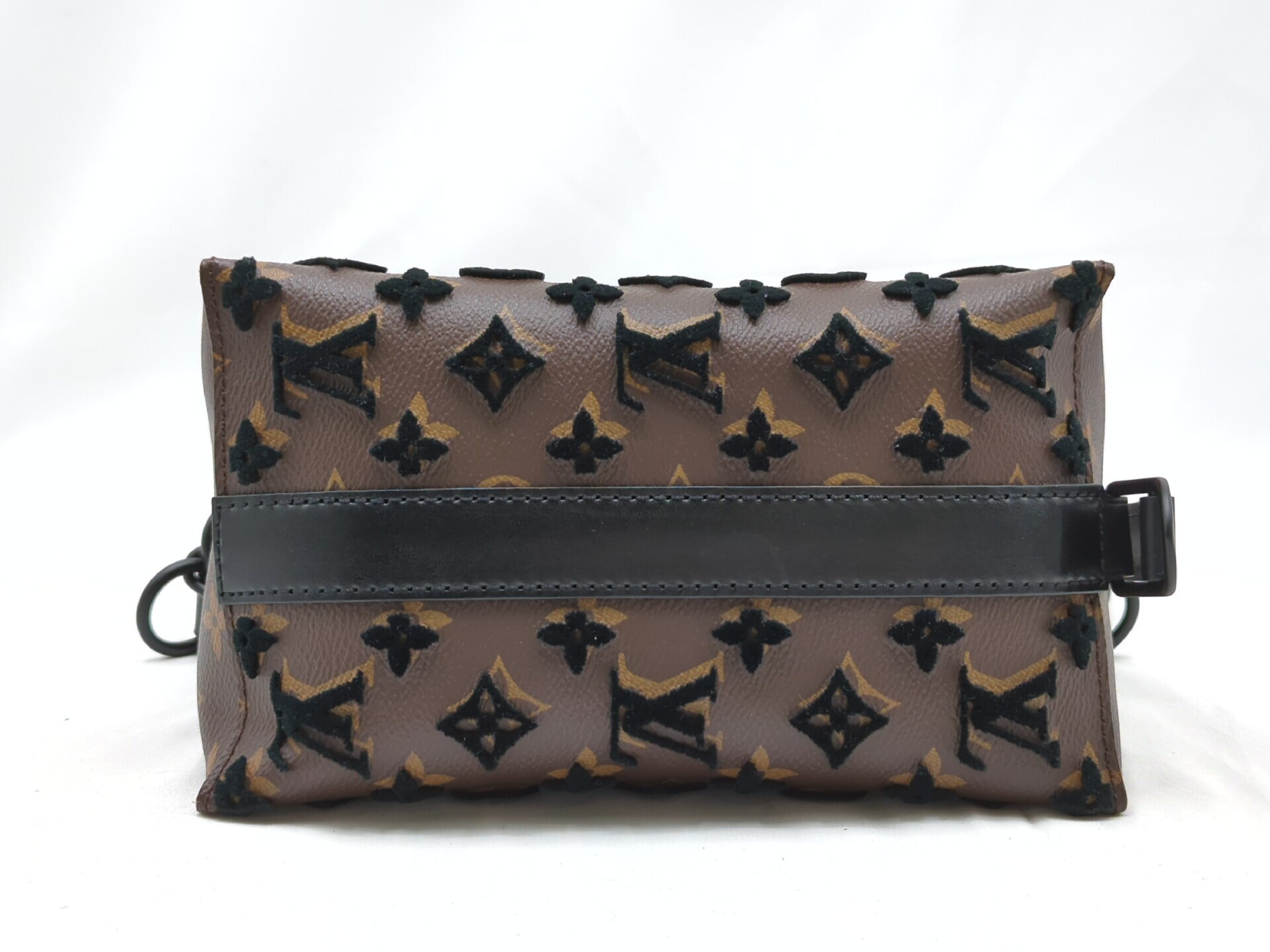 M45070 Monogram Tuffetage Triangular Gourmet Expresser Shoulder Bag — view 5