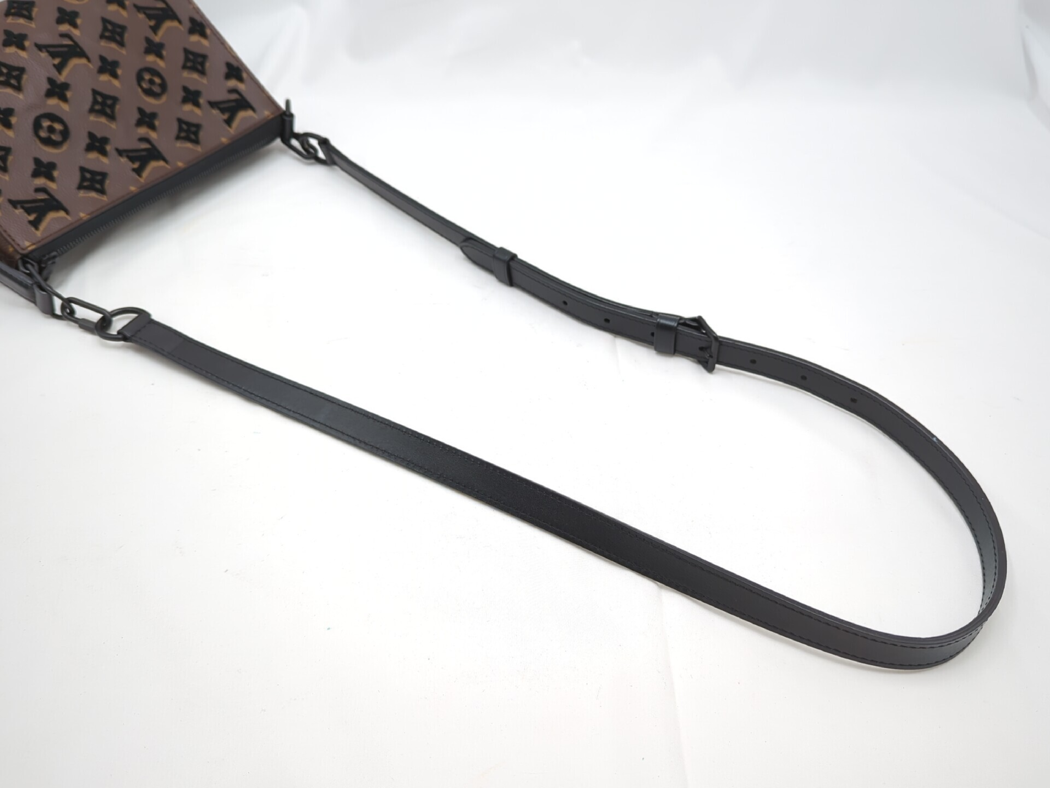 M45070 Monogram Tuffetage Triangular Gourmet Expresser Shoulder Bag — view 6