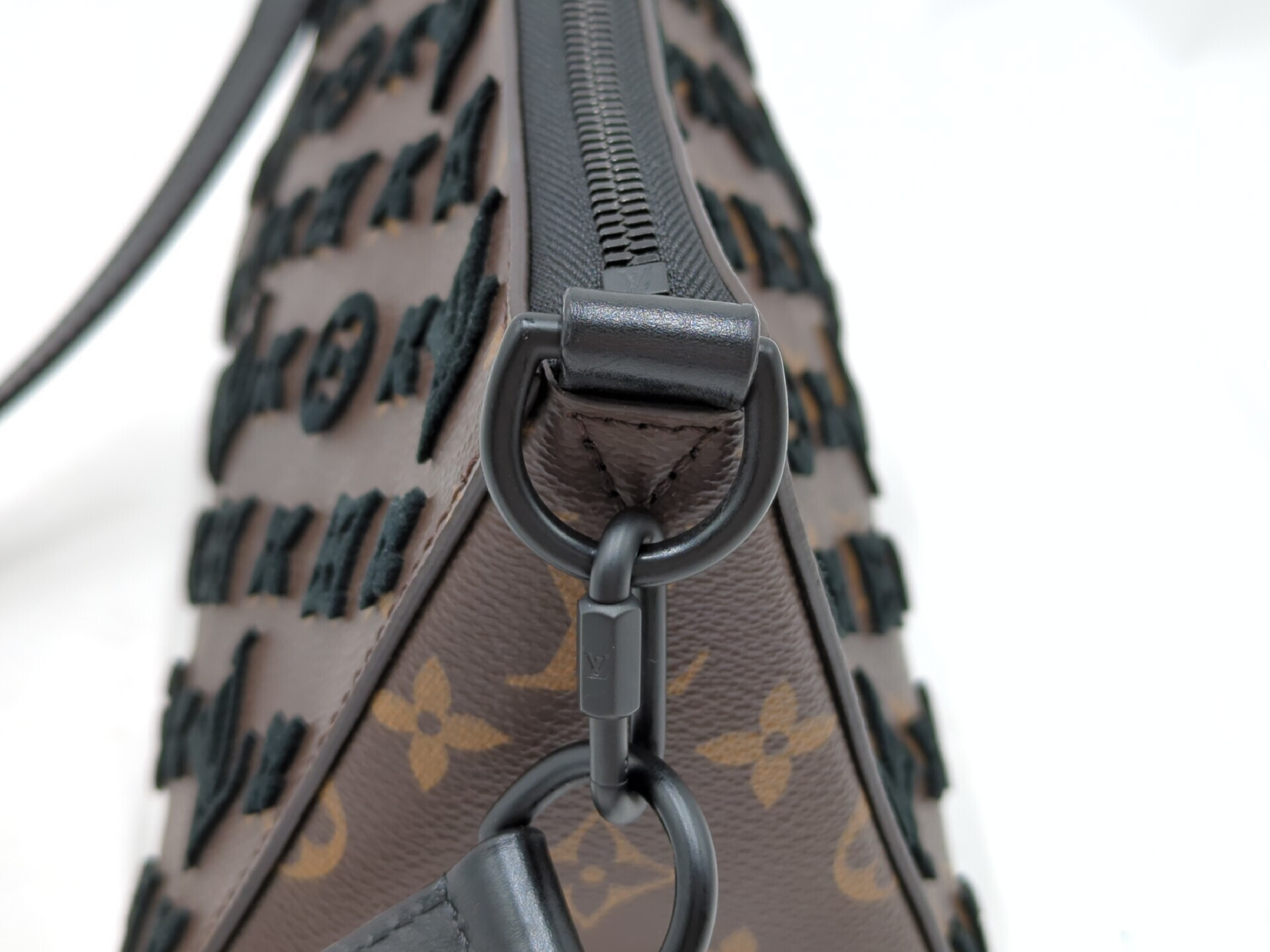 M45070 Monogram Tuffetage Triangular Gourmet Expresser Shoulder Bag — view 8