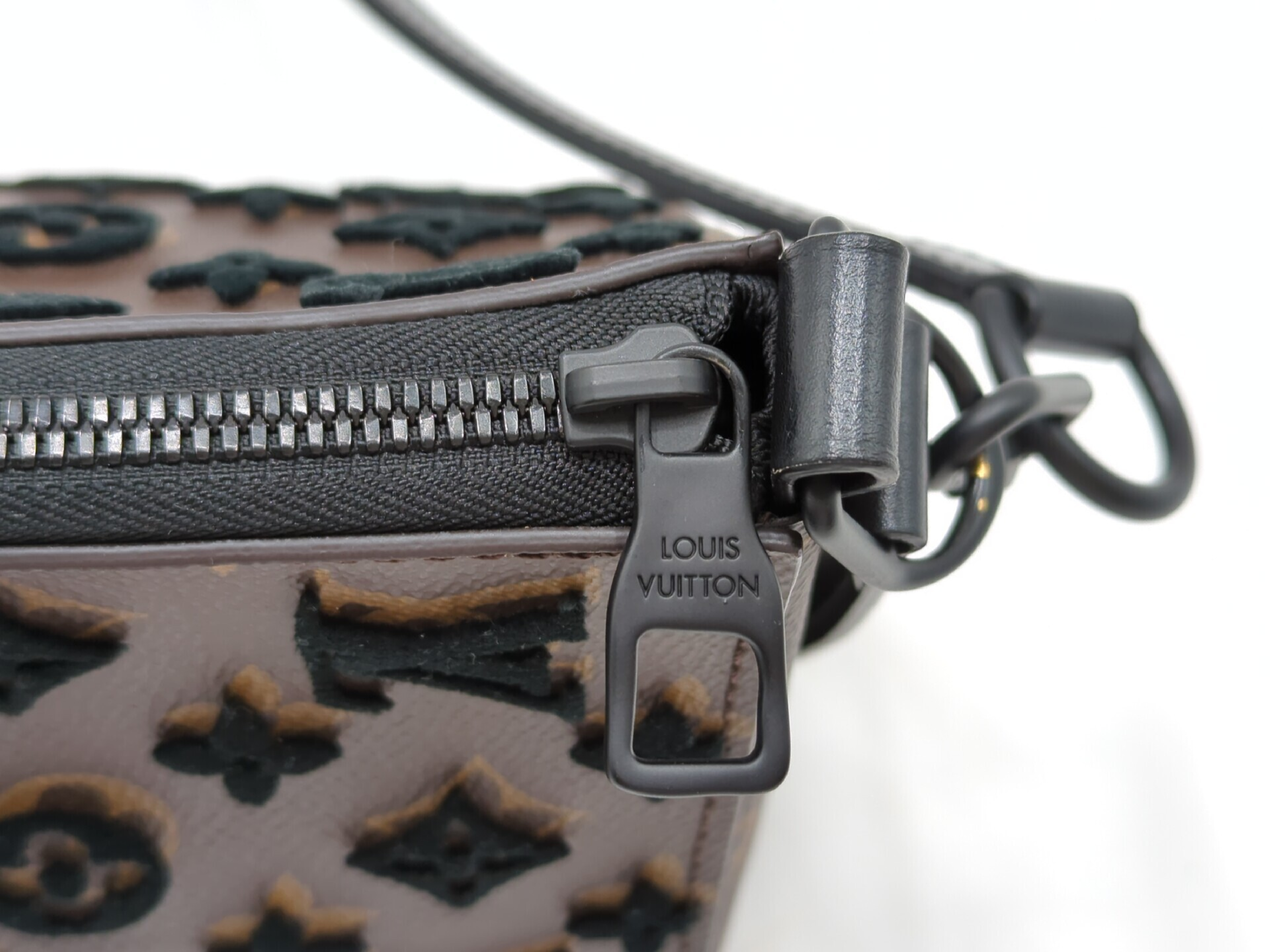 M45070 Monogram Tuffetage Triangular Gourmet Expresser Shoulder Bag — view 9