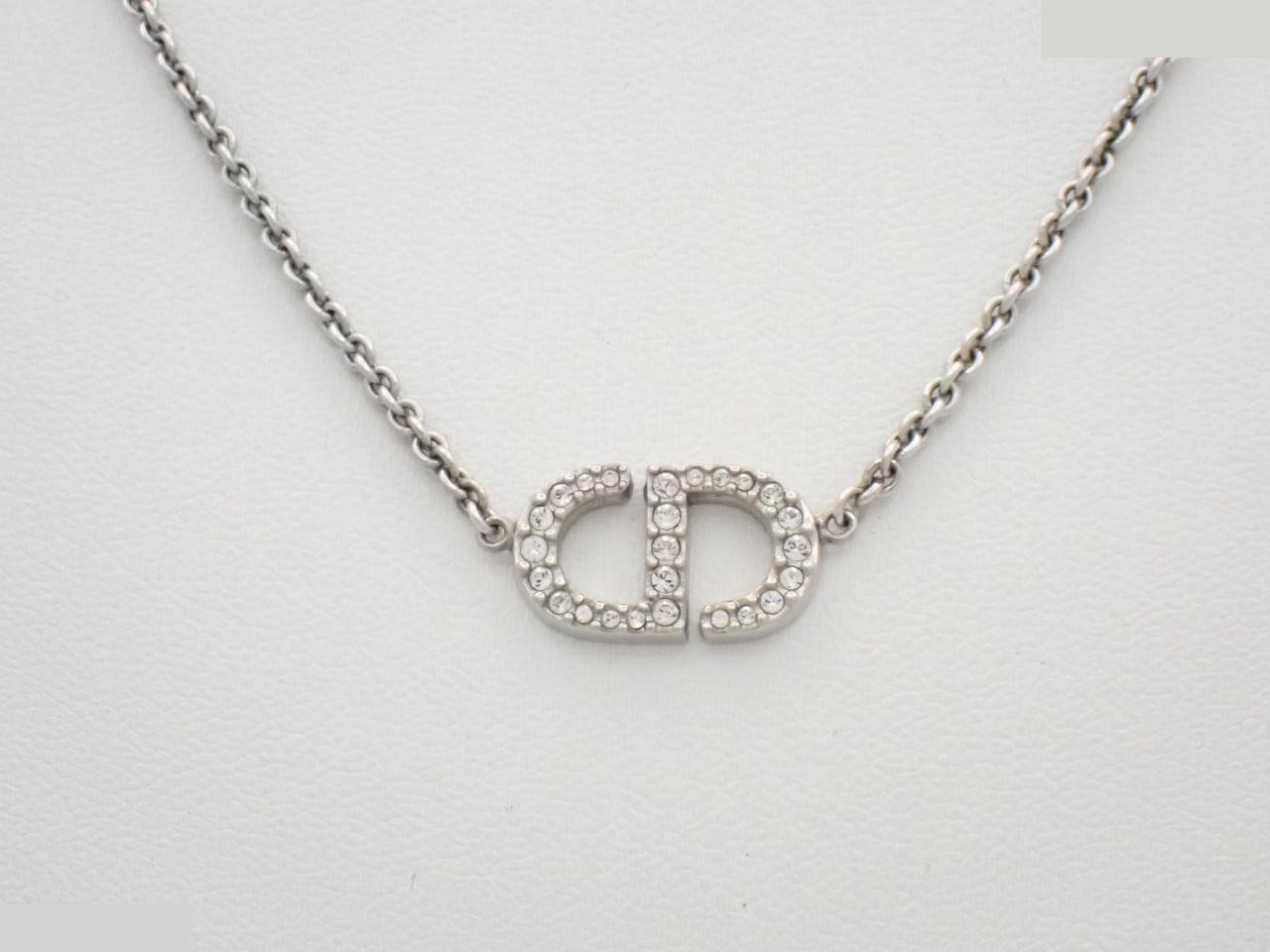 Silver necklace, neck circumference approximately 44 cm