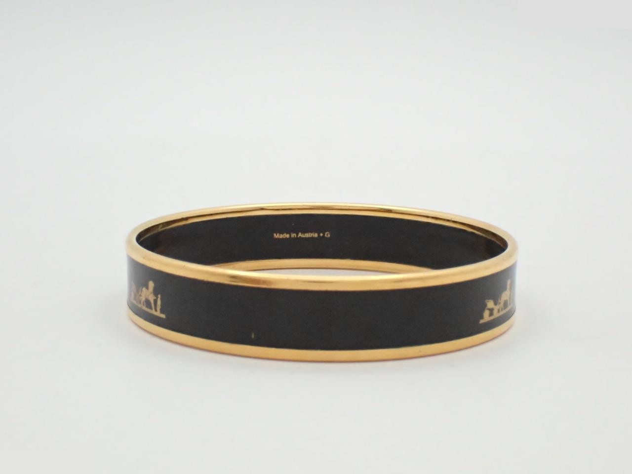 Enamel bangle, wrist circumference approximately 19 cm — view 2