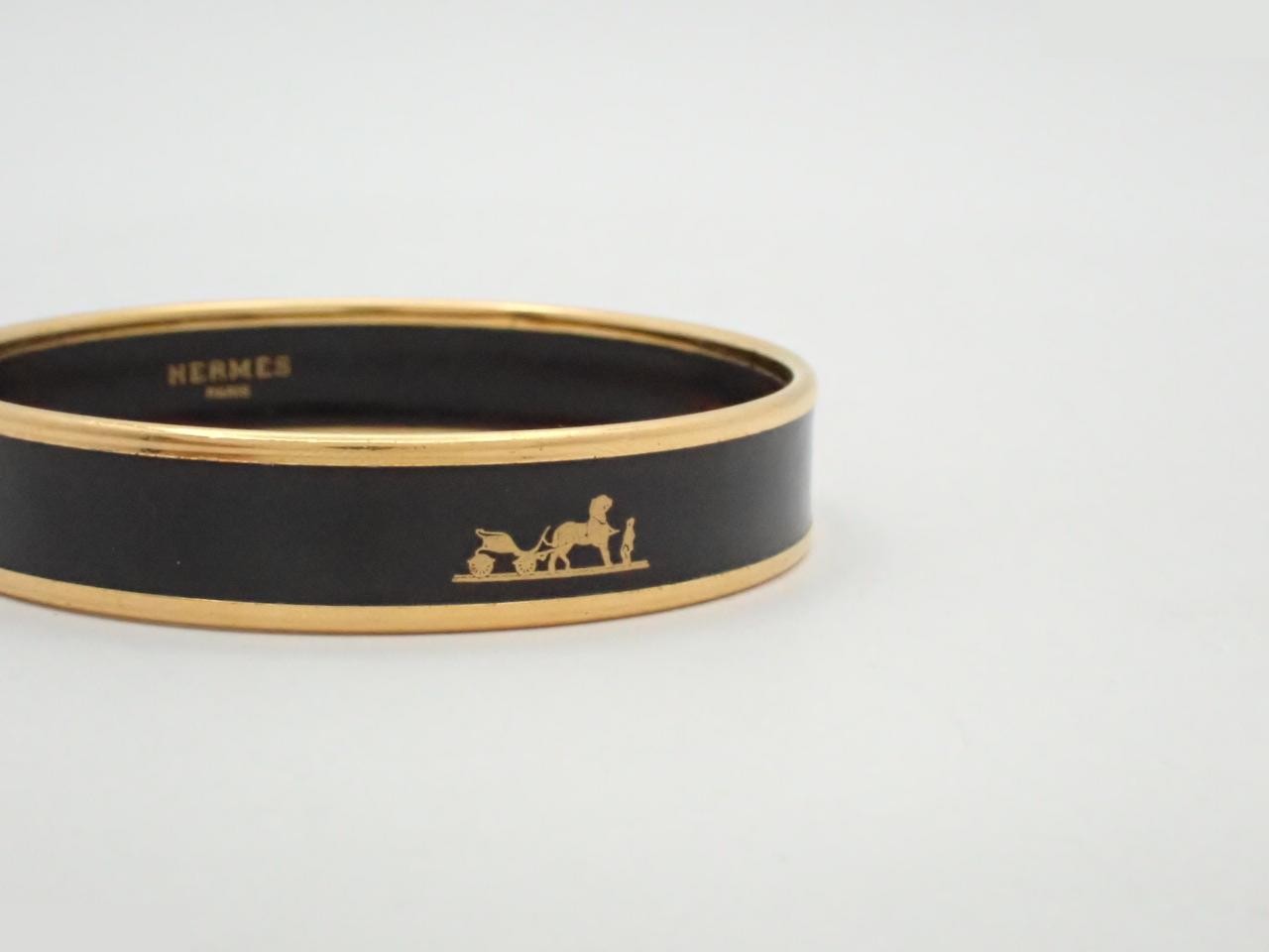 Enamel bangle, wrist circumference approximately 19 cm — view 3