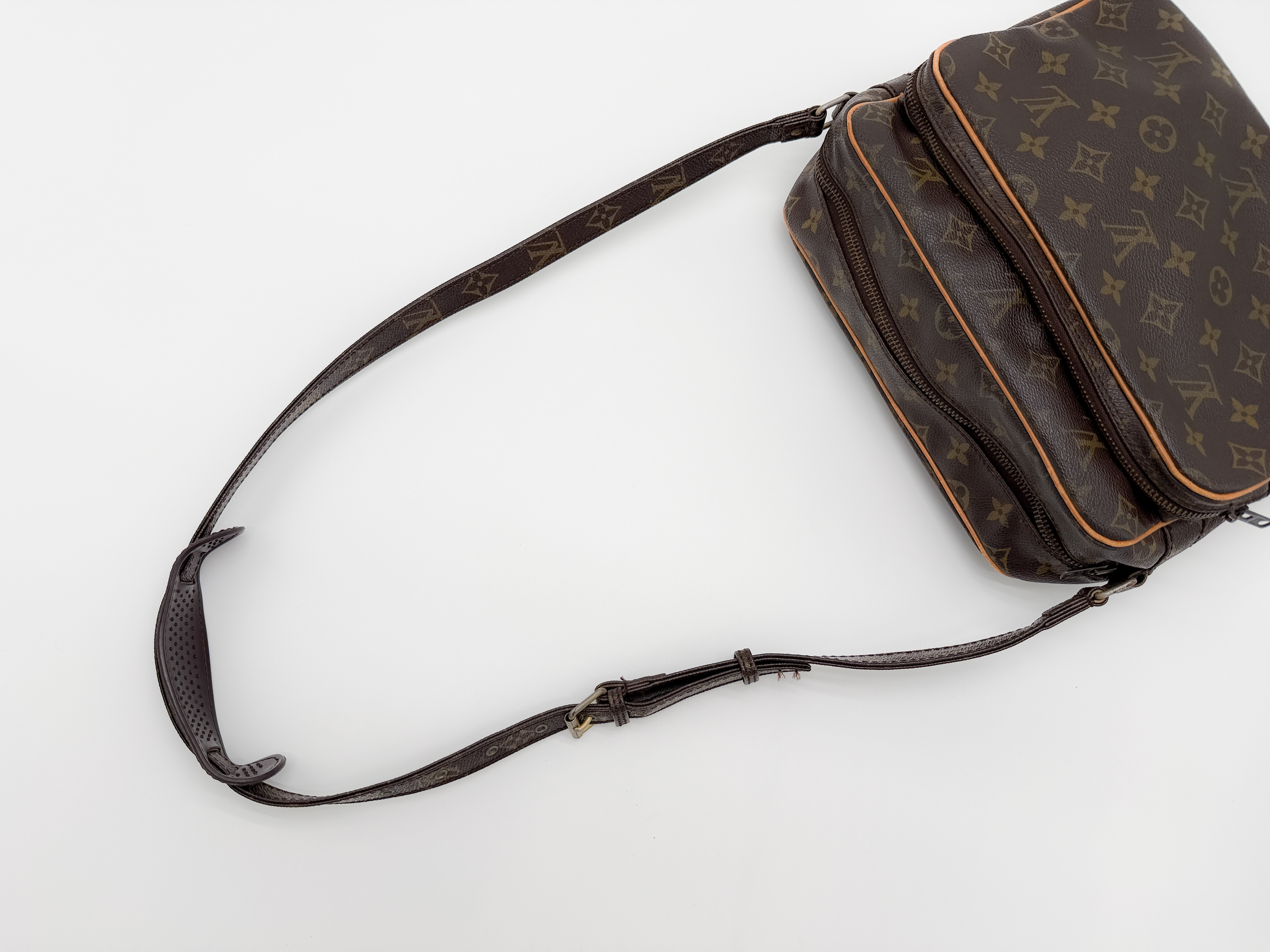 Monogram M45244 Nile Shoulder Bag (No Stickiness) — view 3