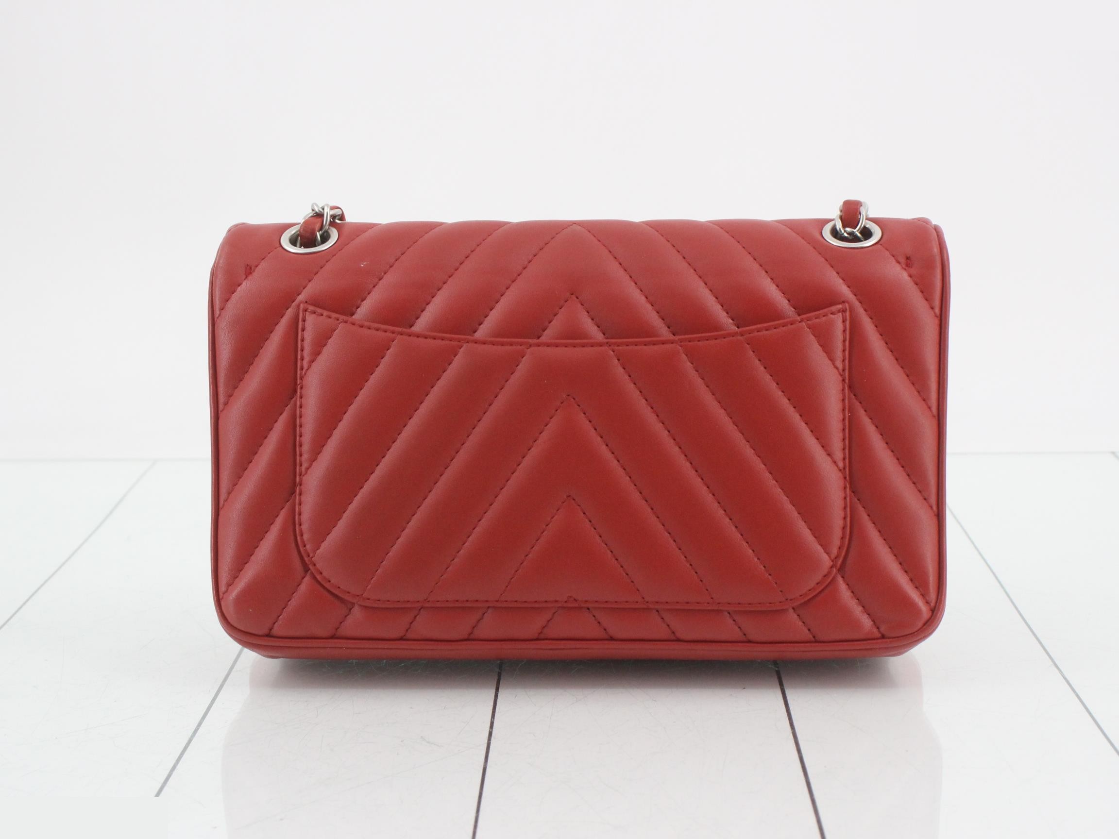 V-stitch lambskin lion head chain shoulder bag — view 2
