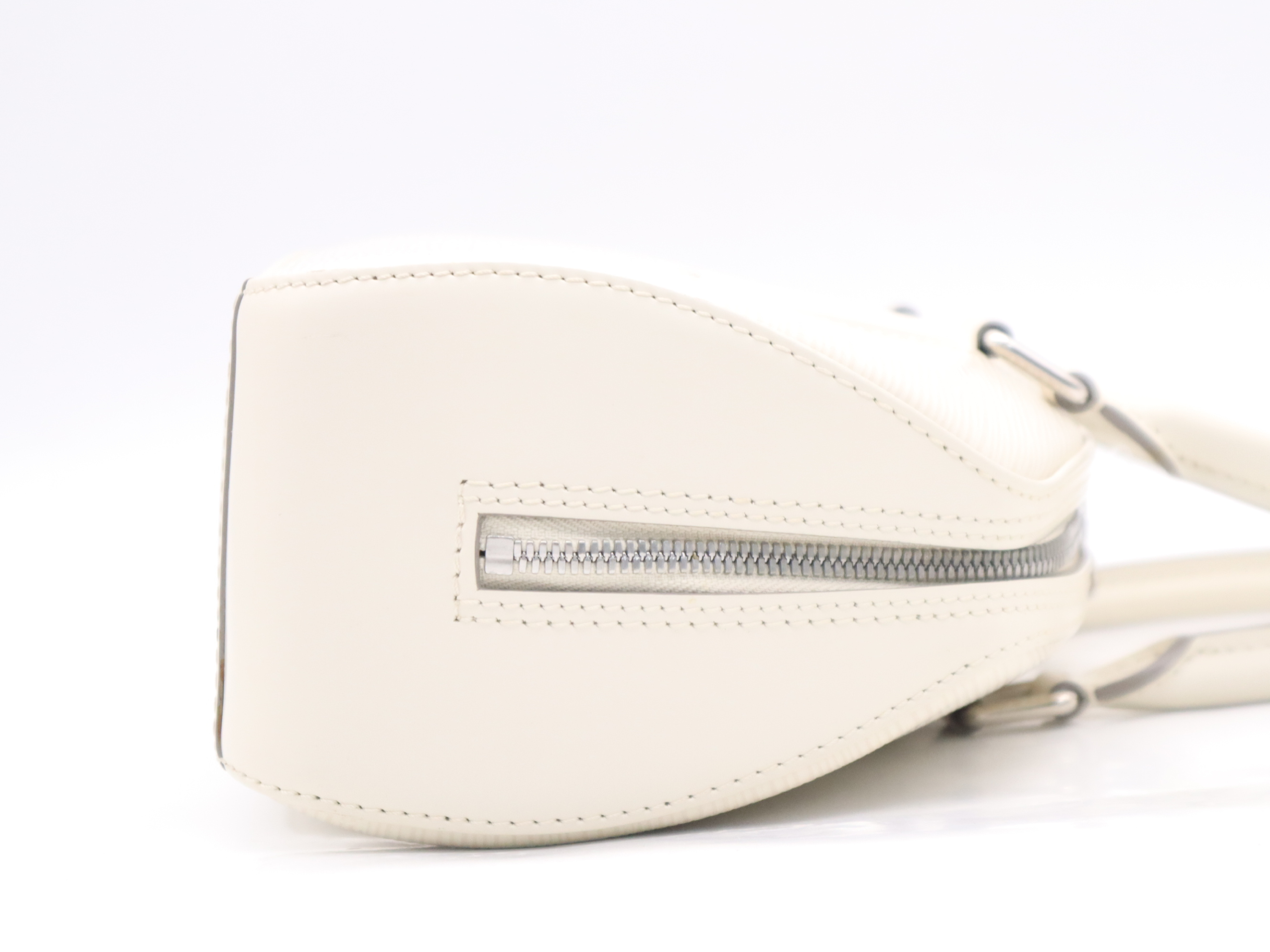 M5285J Epi Jasmine Ivoire Shoulder Bag — view 5
