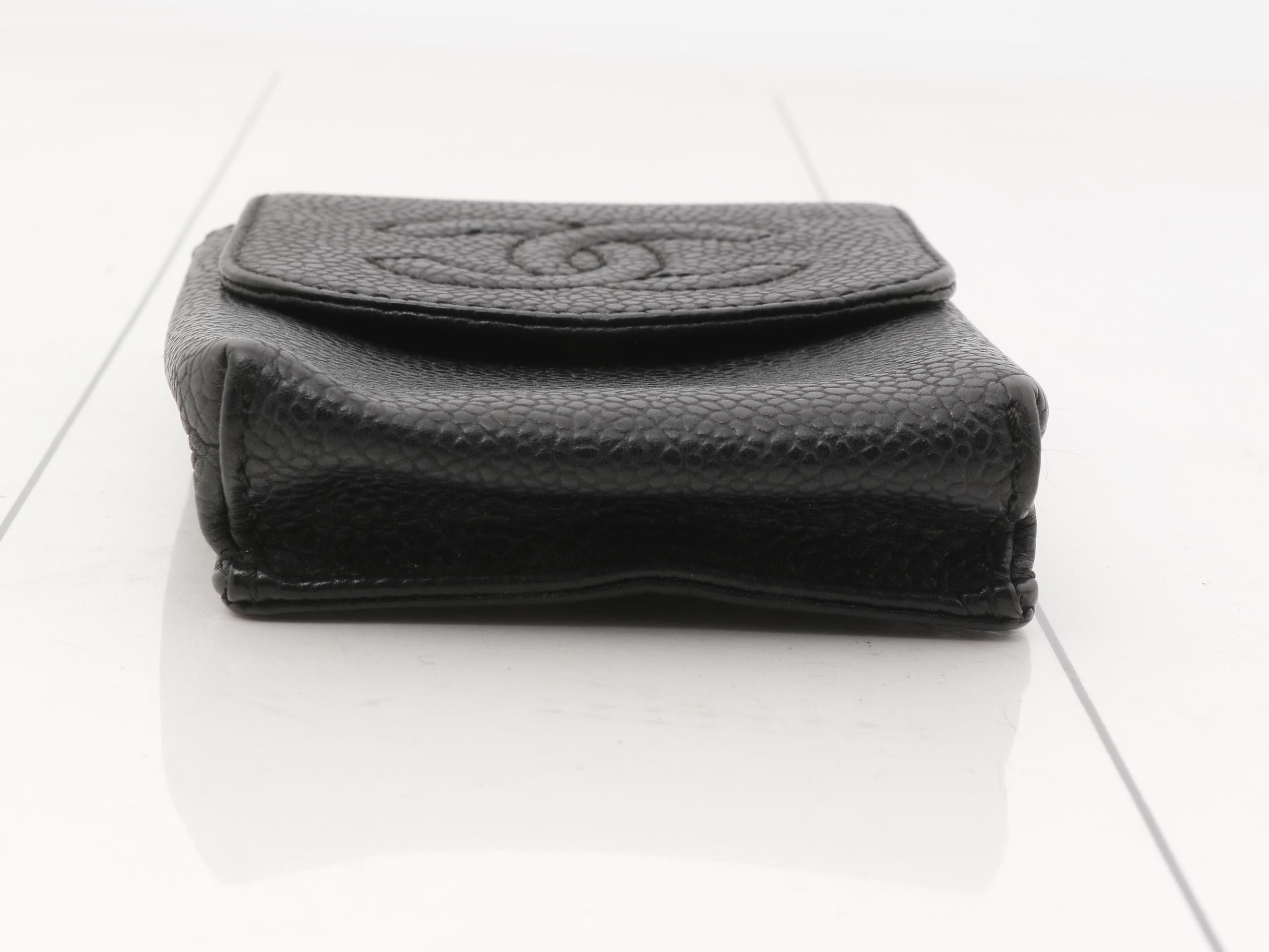 Caviar skin cigarette case, model number 5. — view 3