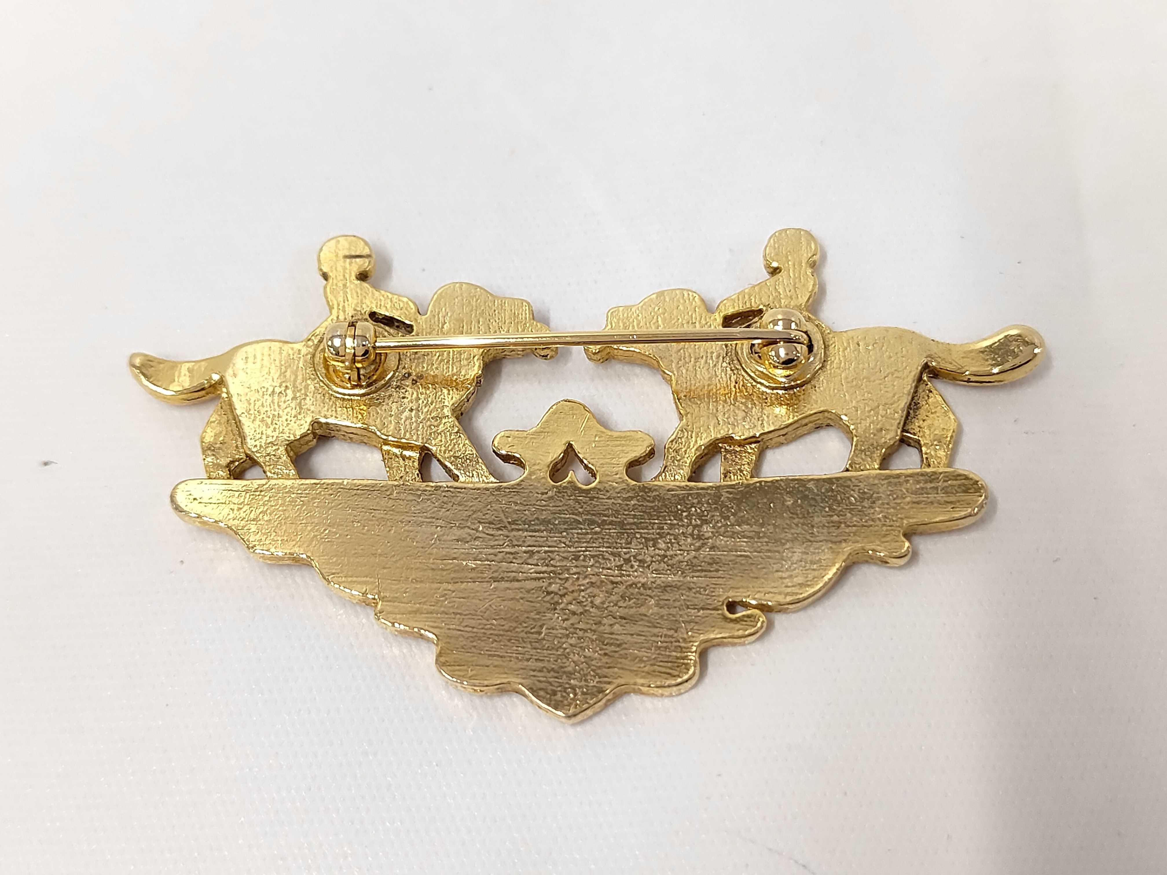 enamel brooch — view 2