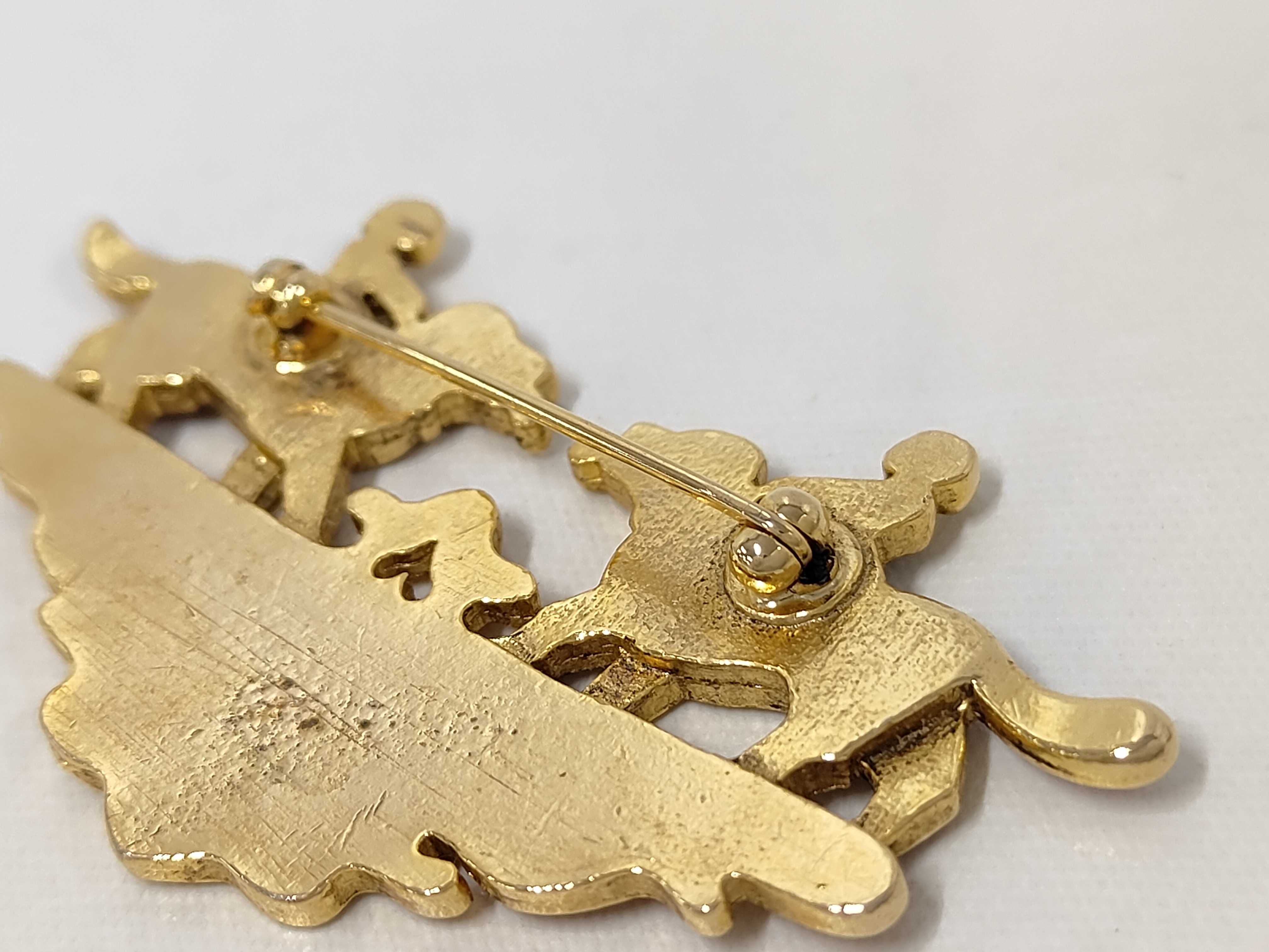 enamel brooch — view 4