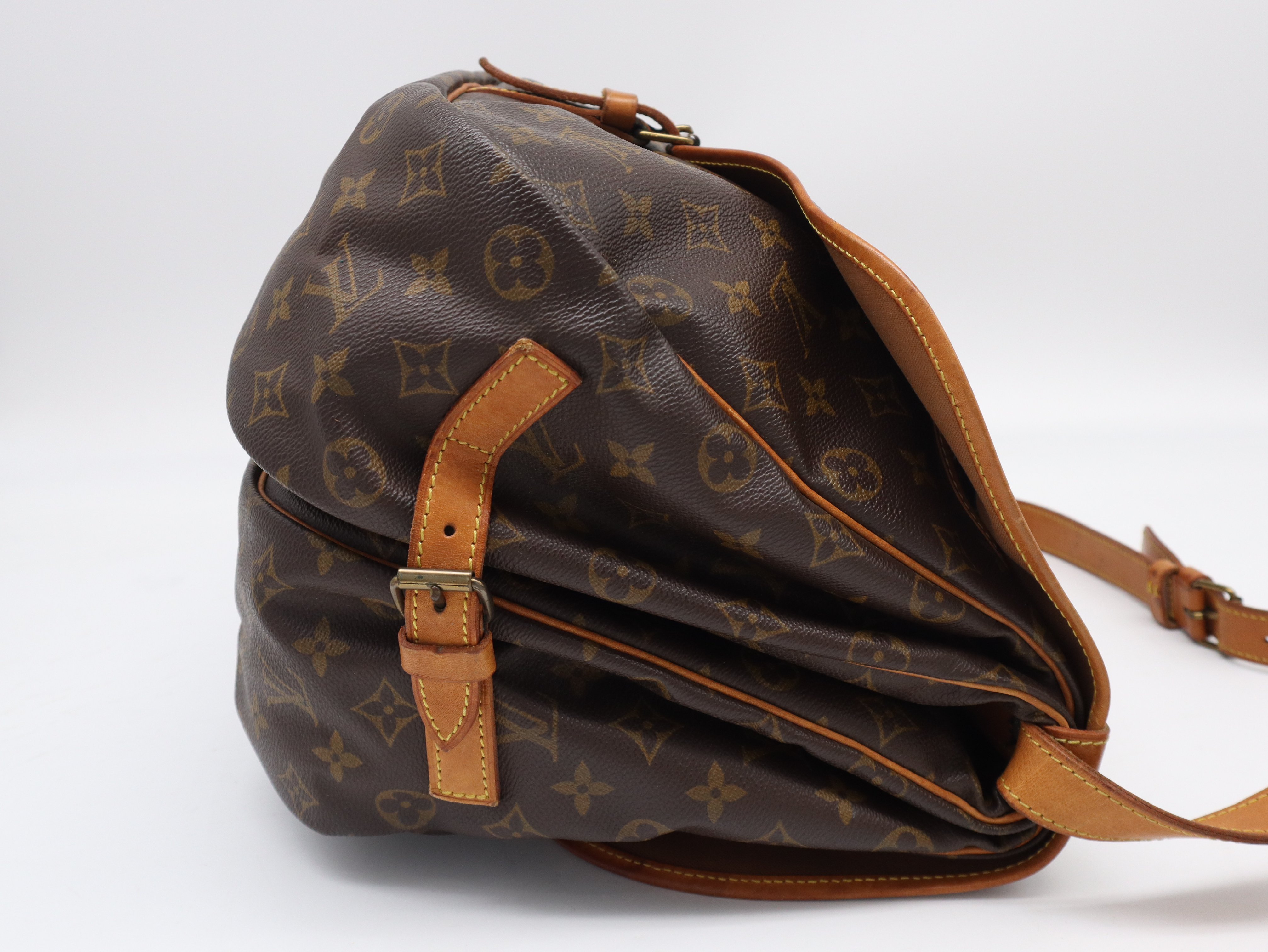 M42254 Monogram Saumur 35 Shoulder Bag — view 4