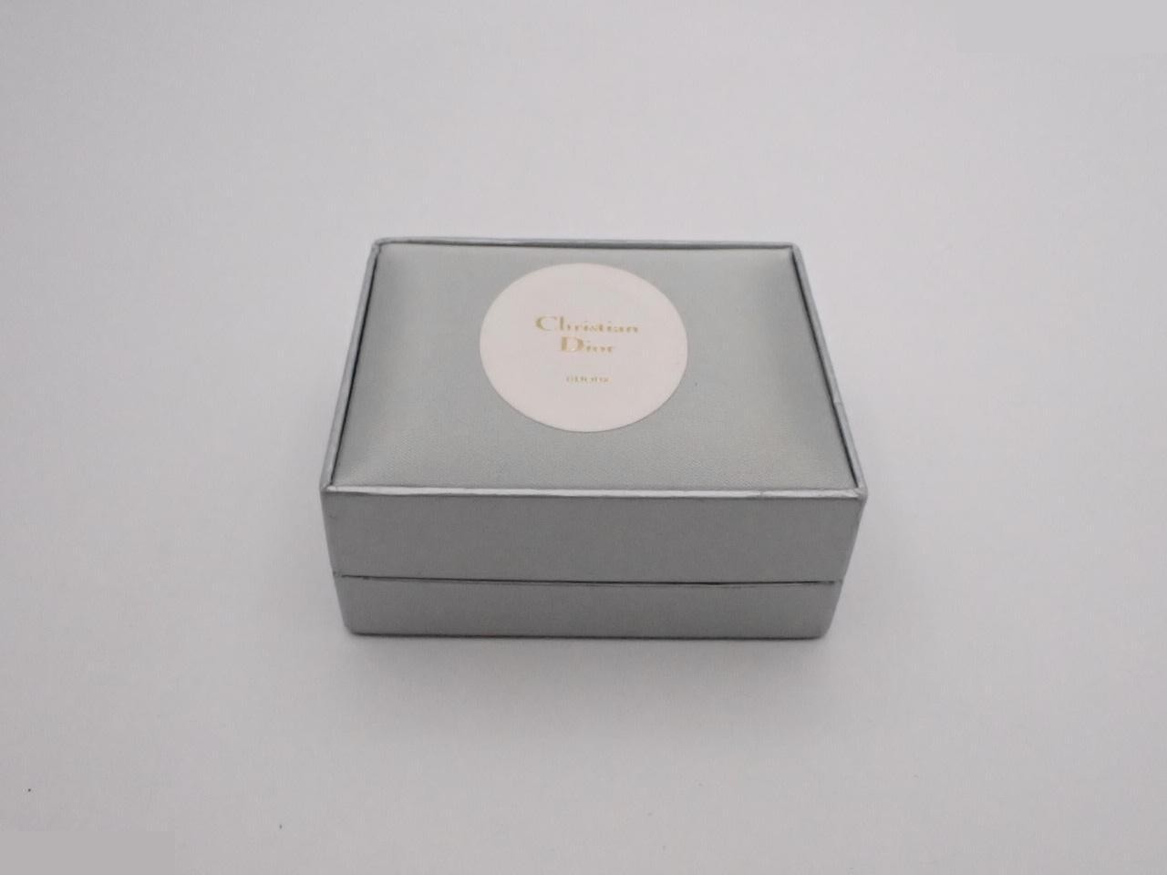 brooch — view 4