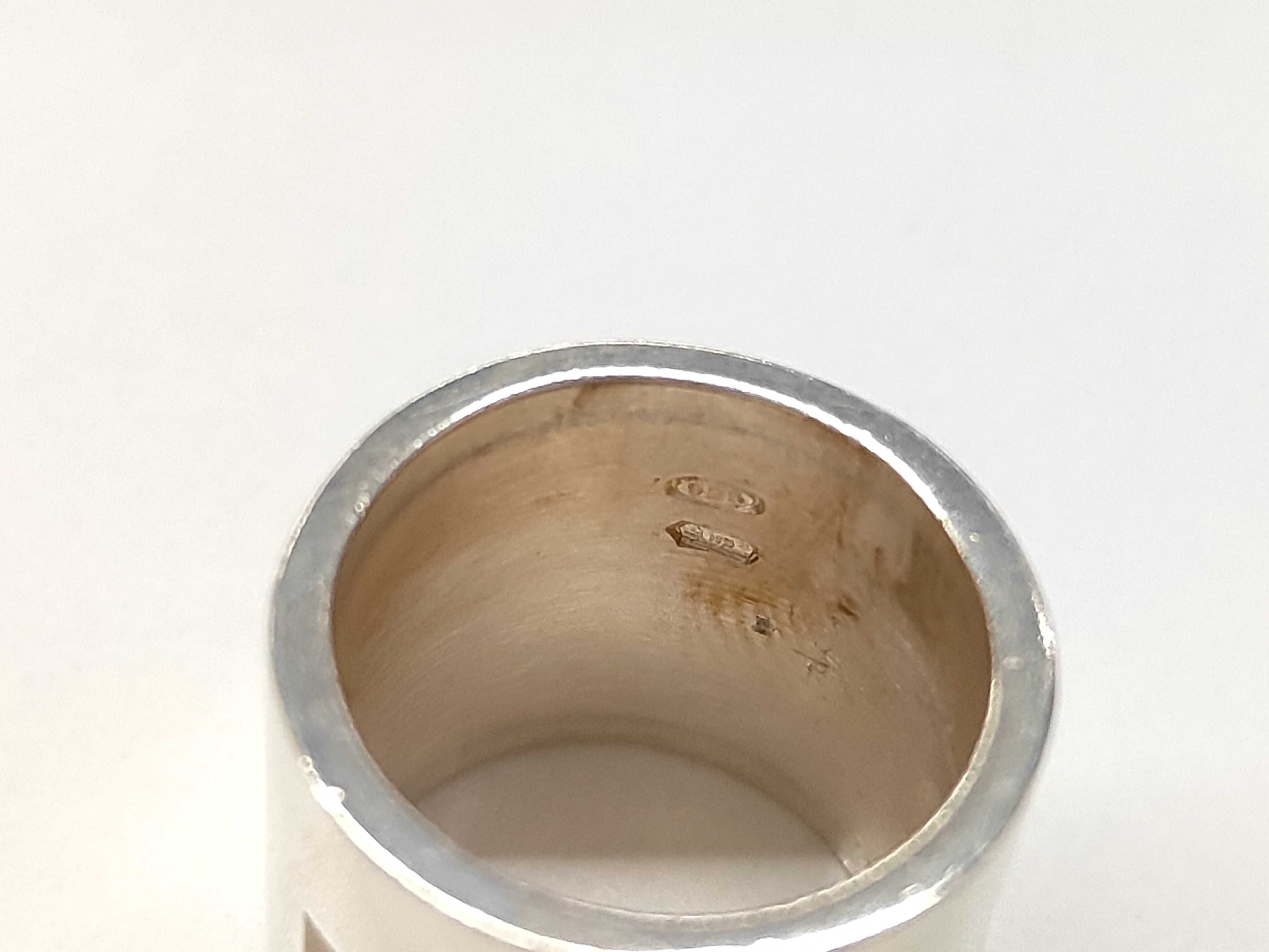 logo ring — view 3