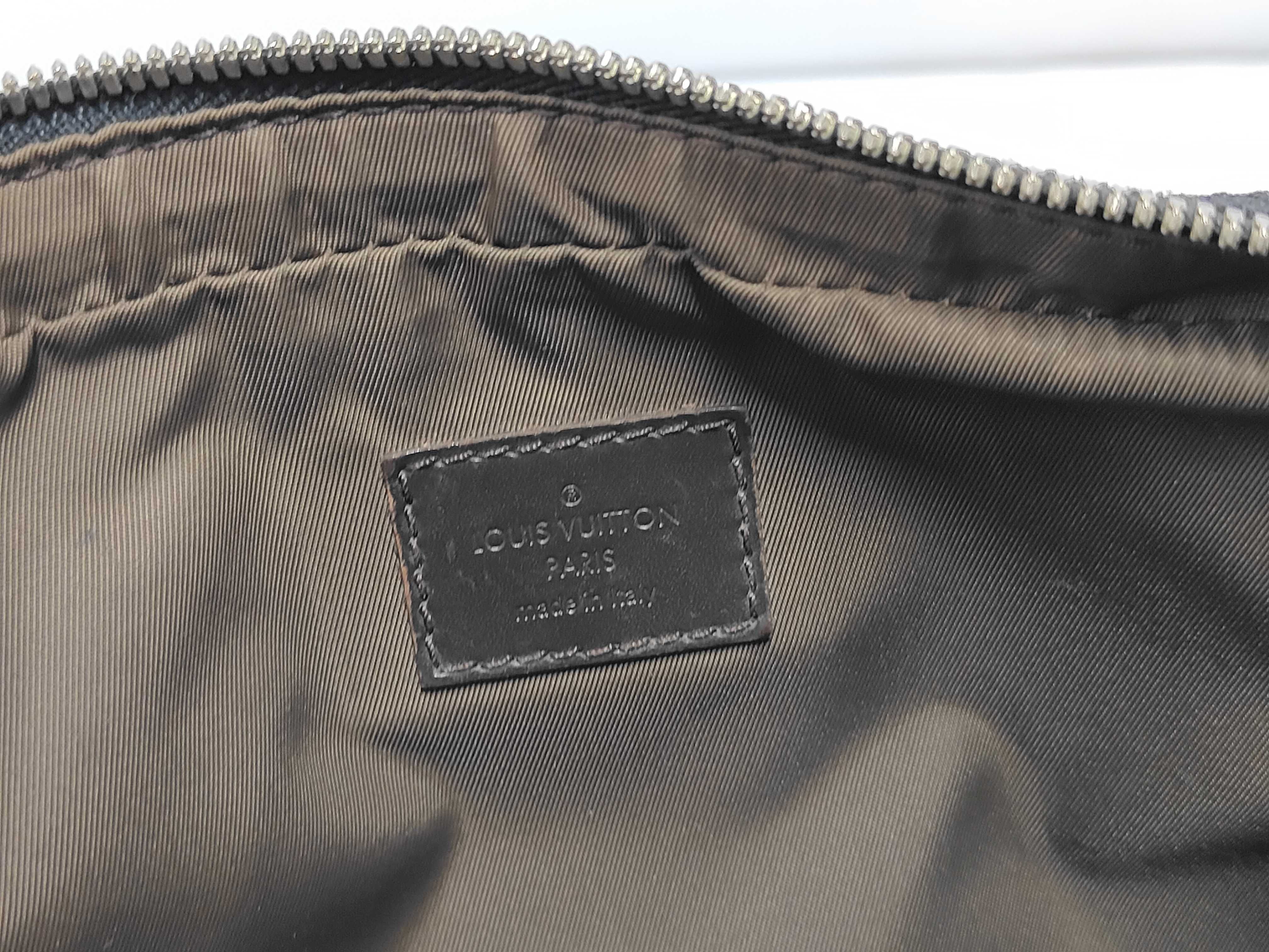 Damier Geant Body Bag — view 12