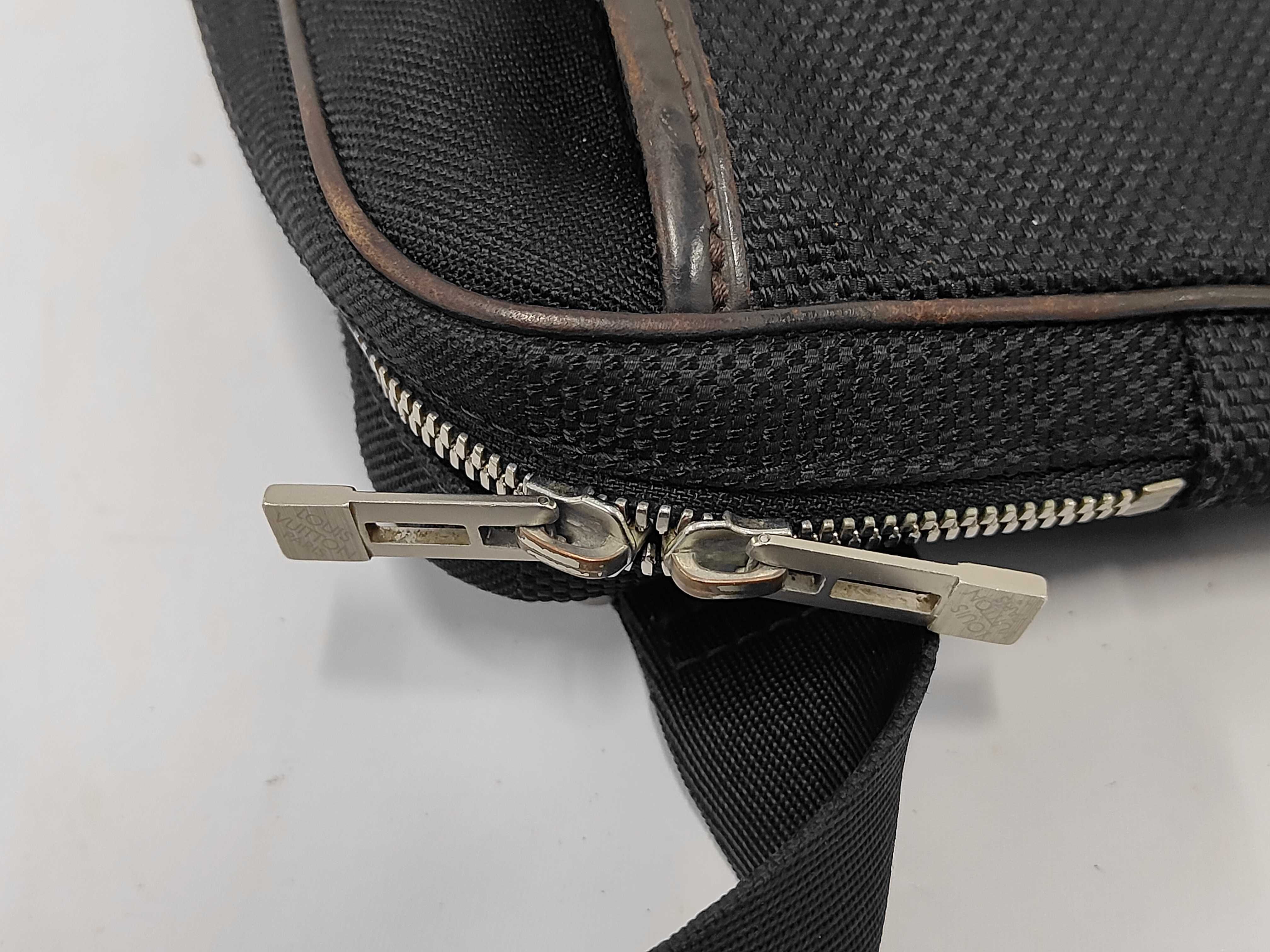 Damier Geant Body Bag — view 10
