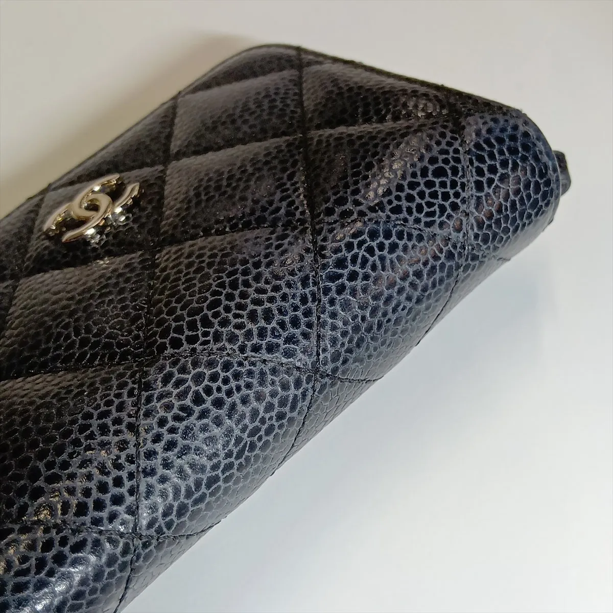 Matelassé Caviar Skin Coin Case, Black with Gold Hardware, 31181670 — view 10