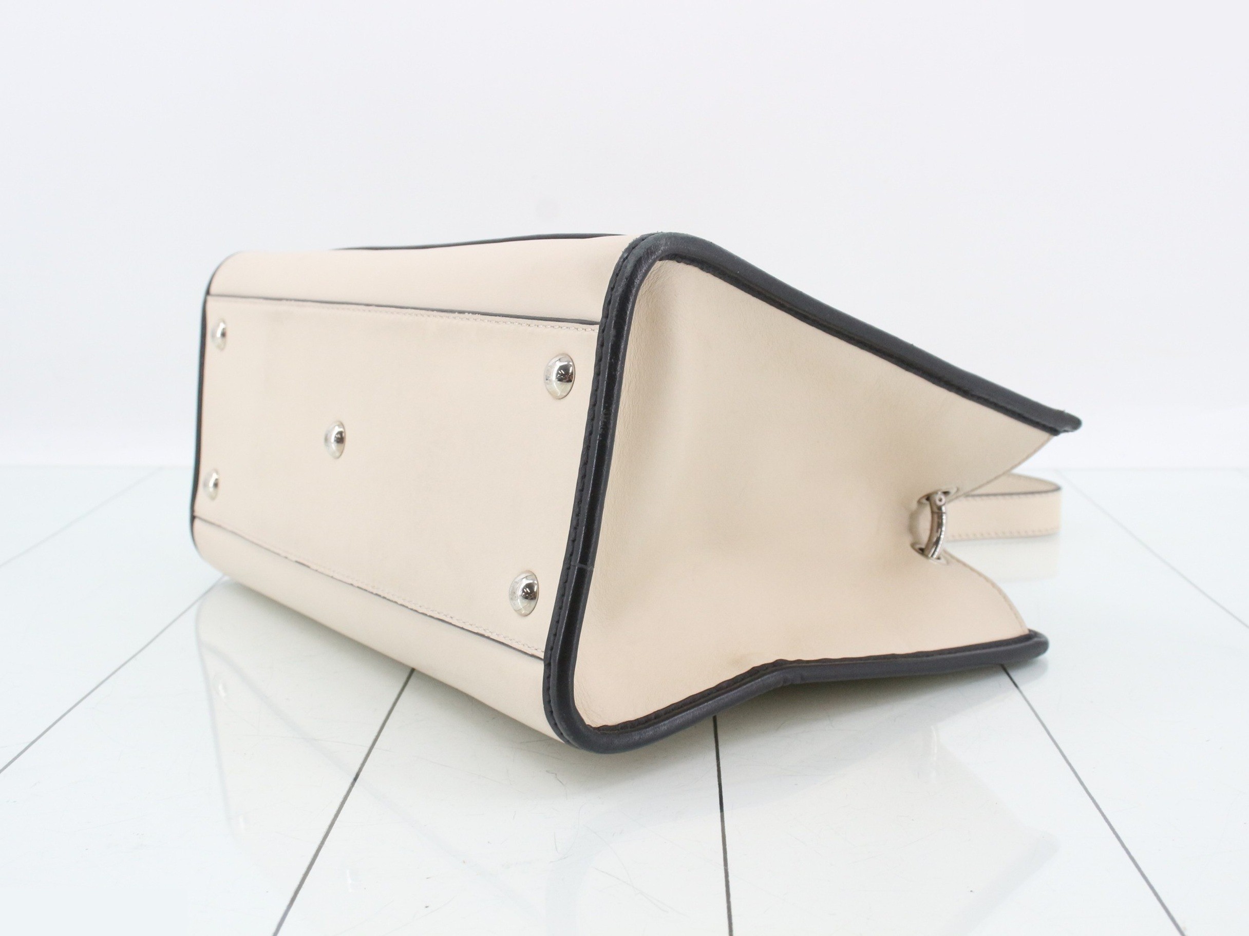 Runaway Shoulder Bag, Beige, 344 199 8007 — view 6