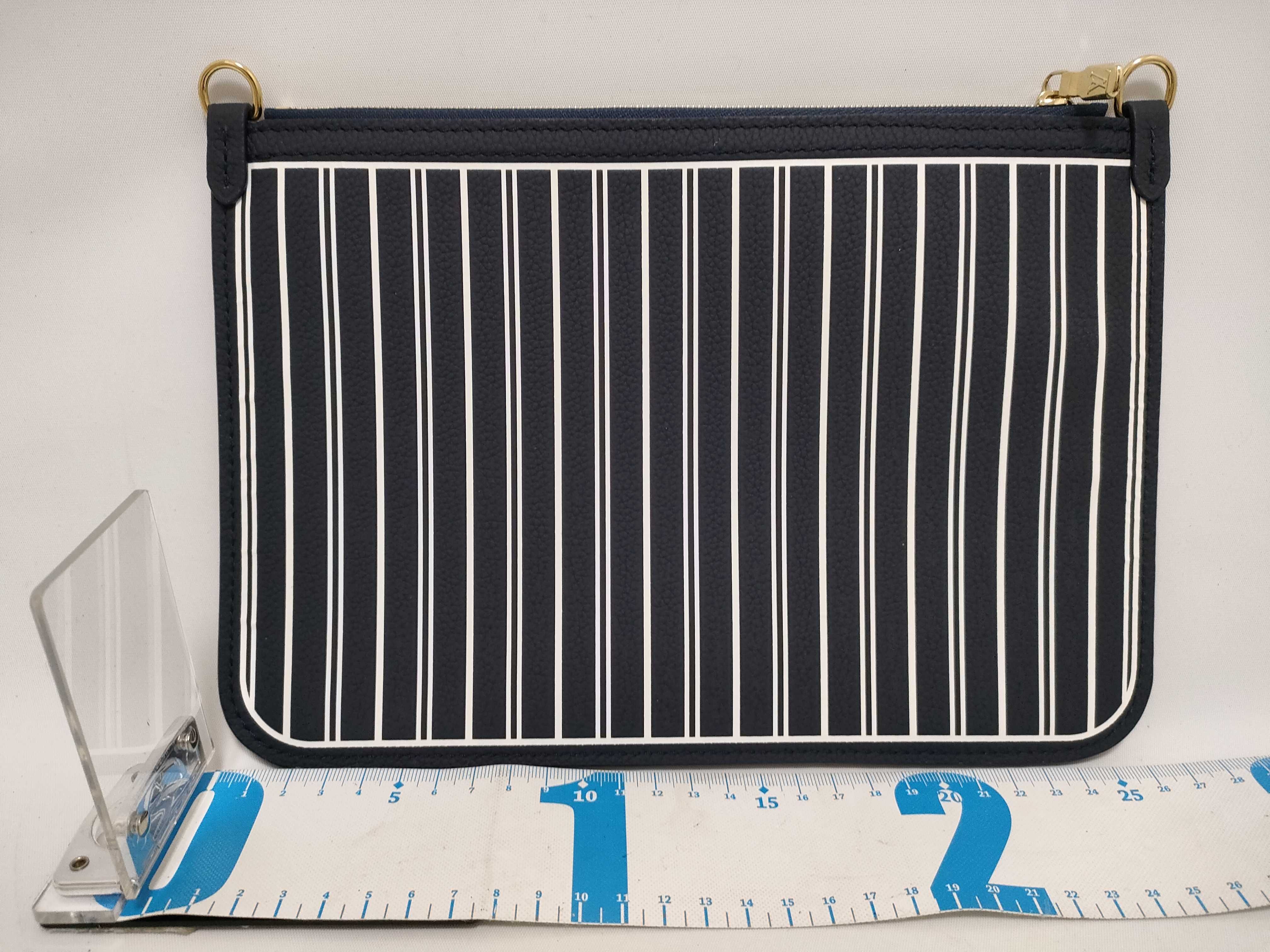 Neverfull MM Pouch — view 2