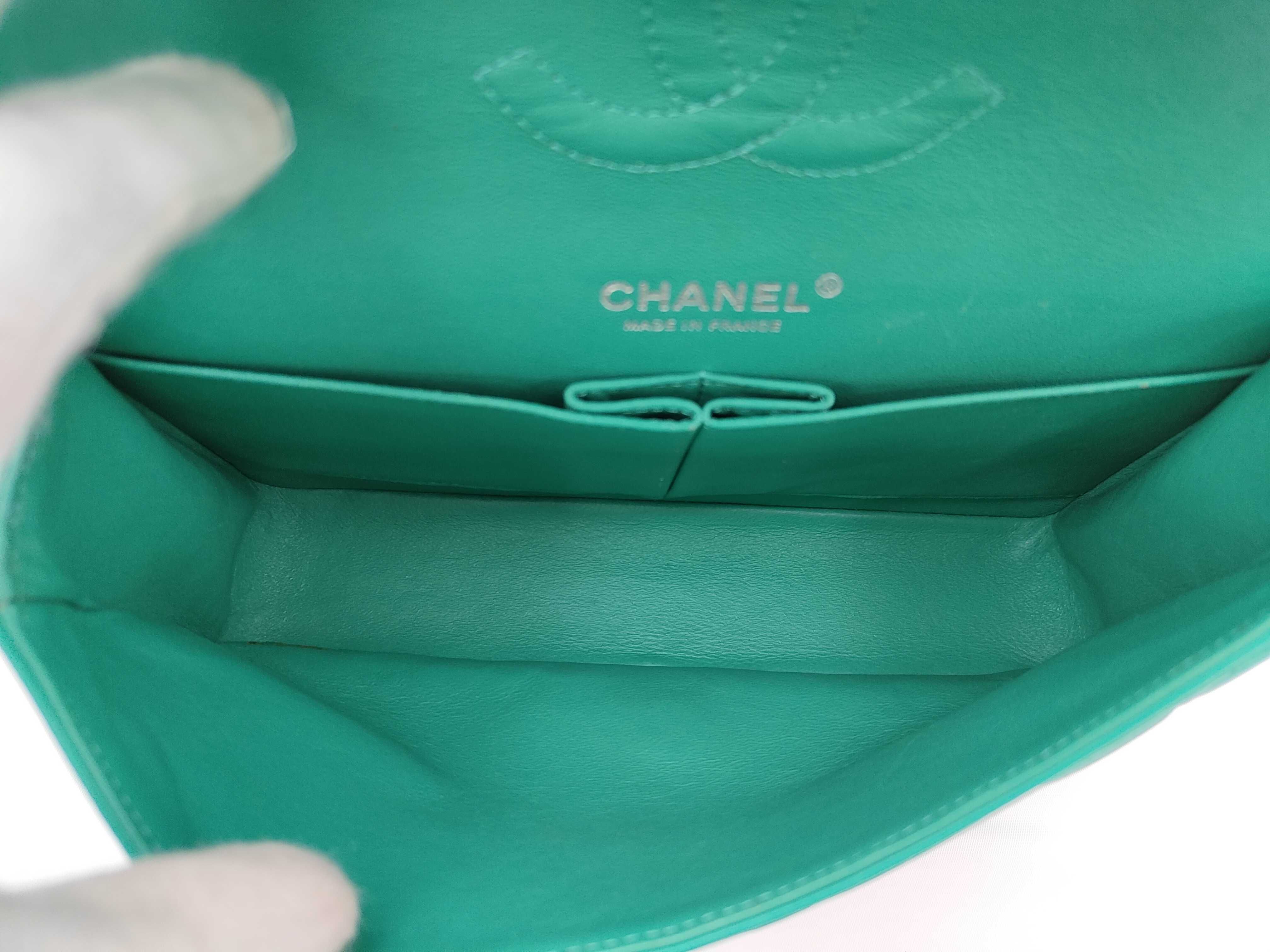 Matelassé 25 Lambskin Green Double Flap Double Chain Shoulder Bag — view 8