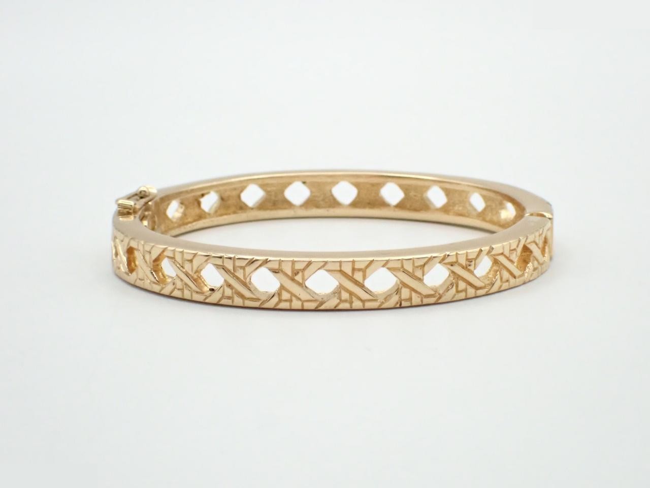Other lines: Precious metal bracelets and bangles (metal), wrist circumference approximately 17 cm. — view 2