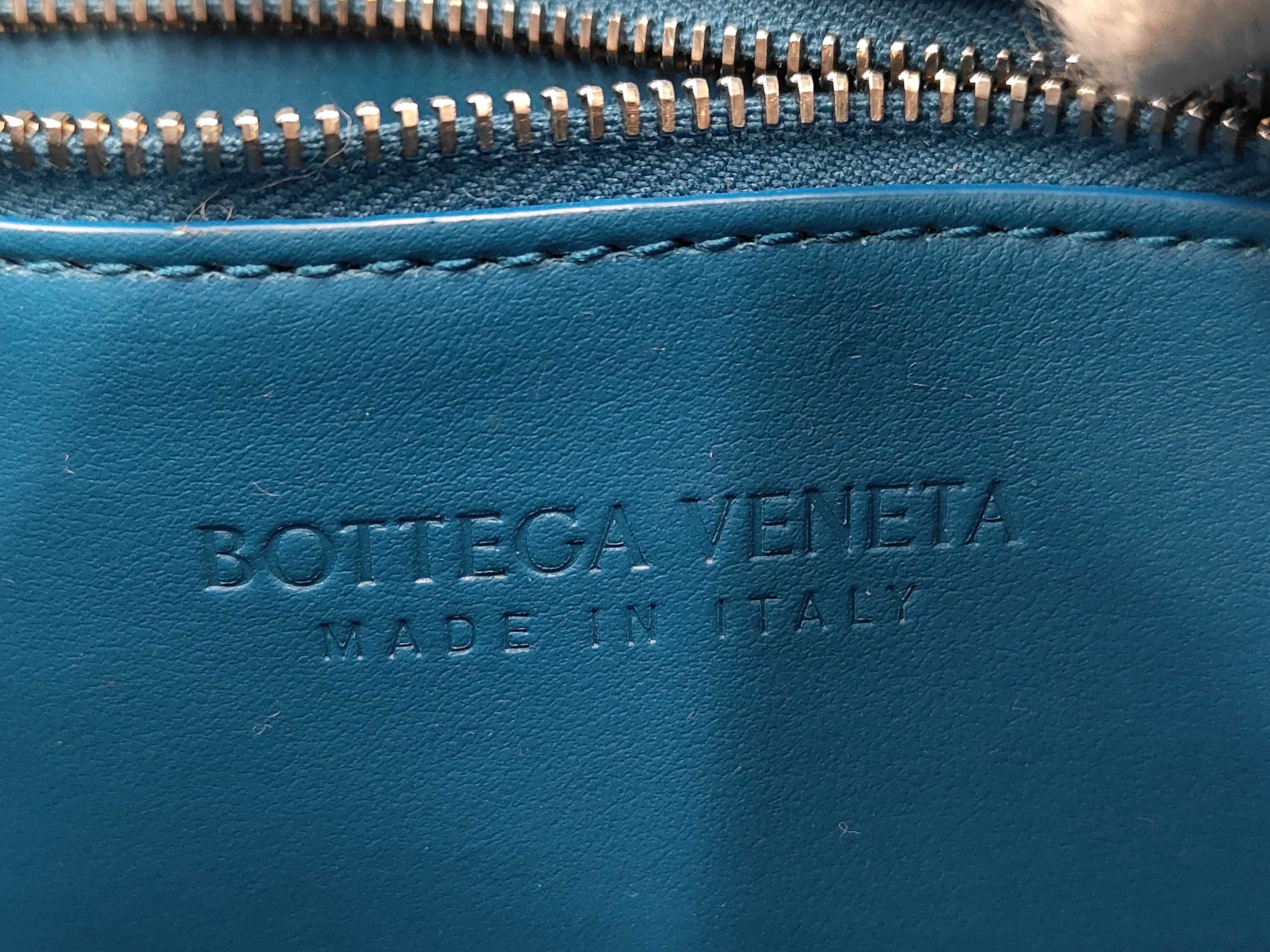 Intrecciato Versatile Shoulder Bag — view 12