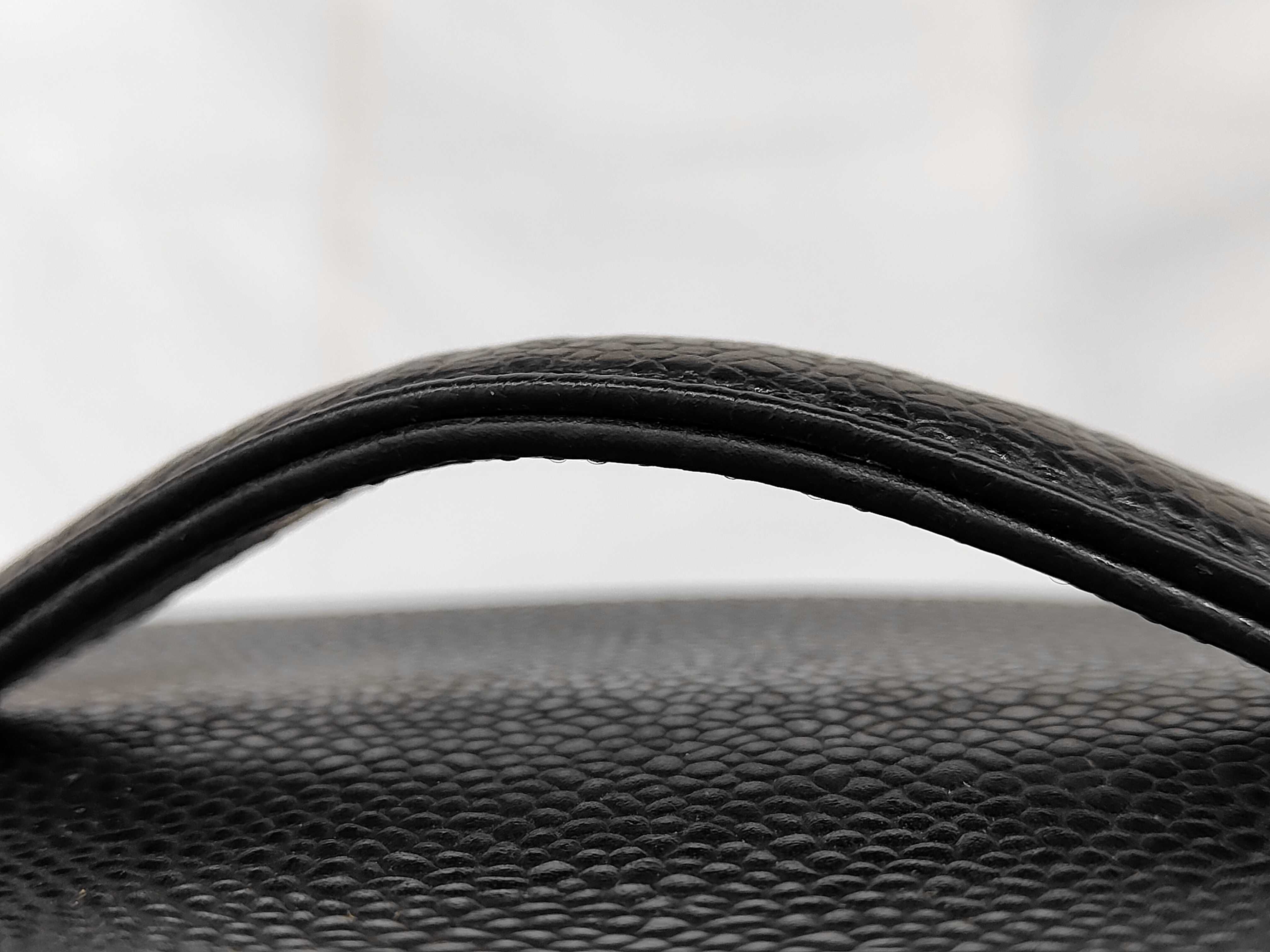 VN - Coco Mark Caviar Skin Vanity Bag Black Handbag — view 4