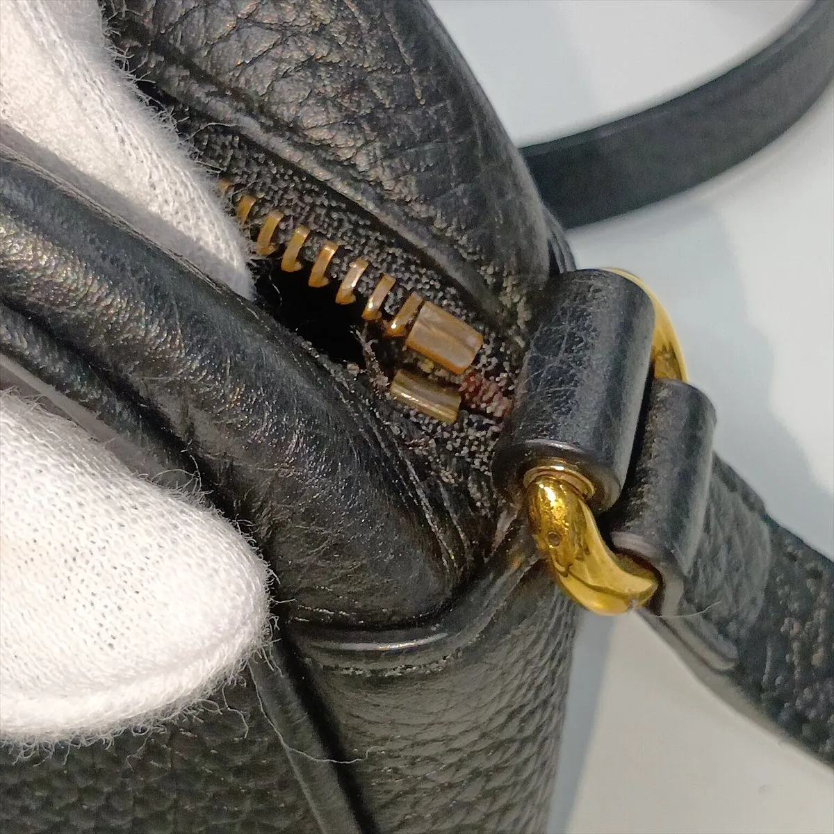 Soho 347994 Leather Shoulder Bag, Black — view 10