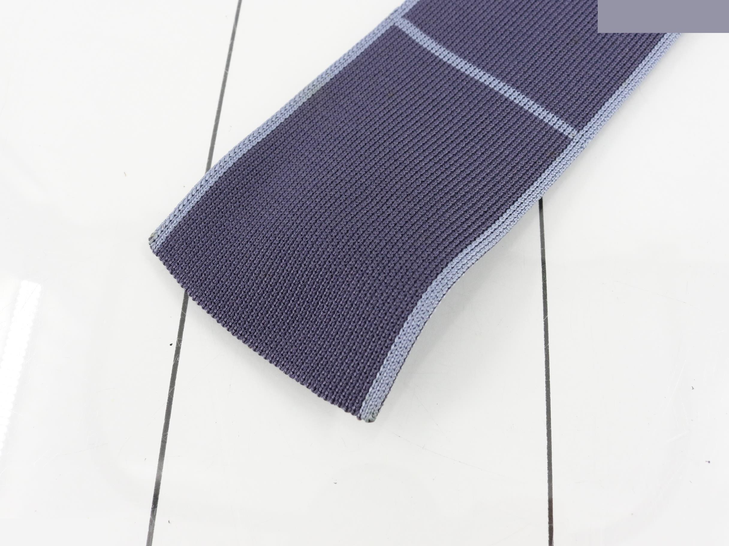tie — view 3
