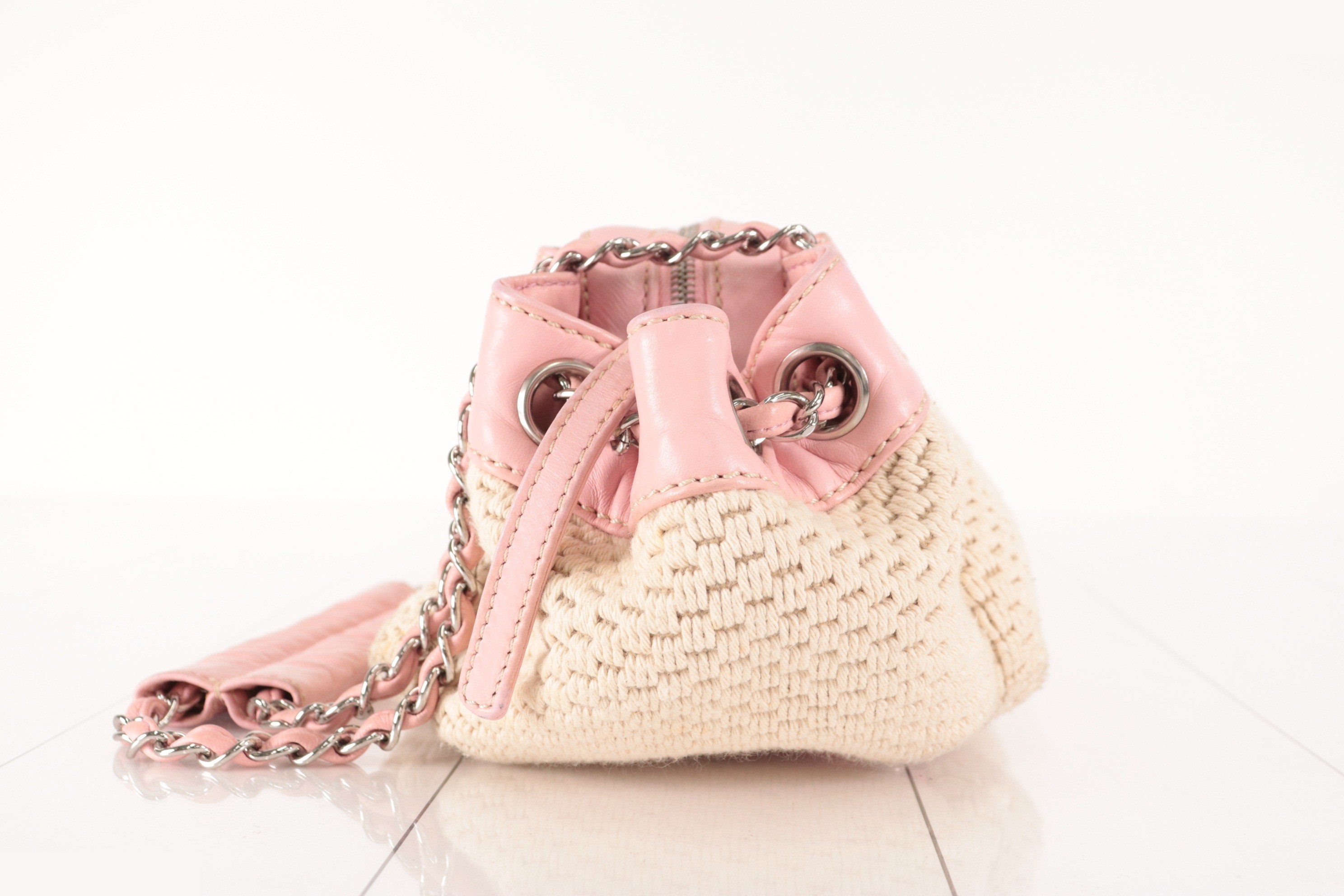 logo chain shoulder bag, ivory/pink, silver hardware, series 9. — view 4
