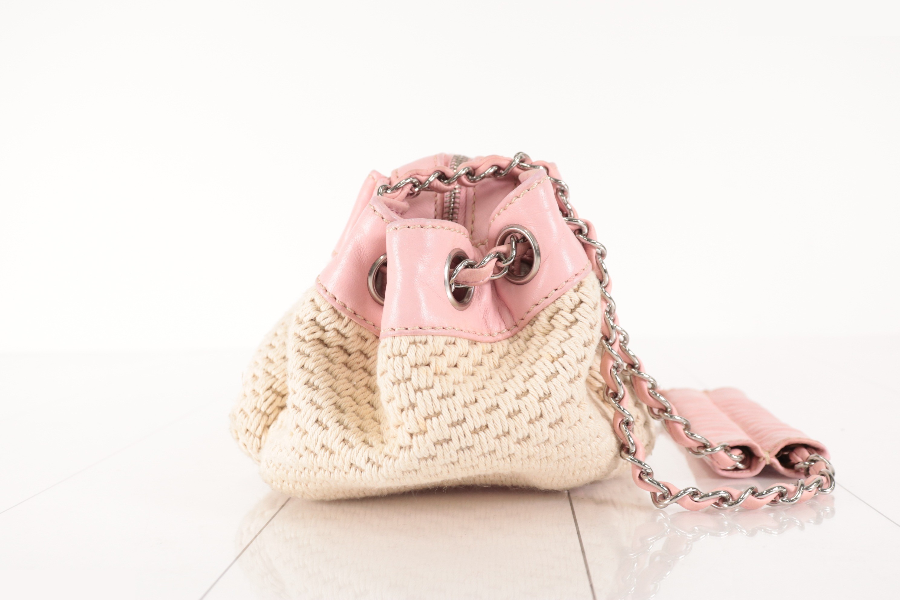 logo chain shoulder bag, ivory/pink, silver hardware, series 9. — view 5