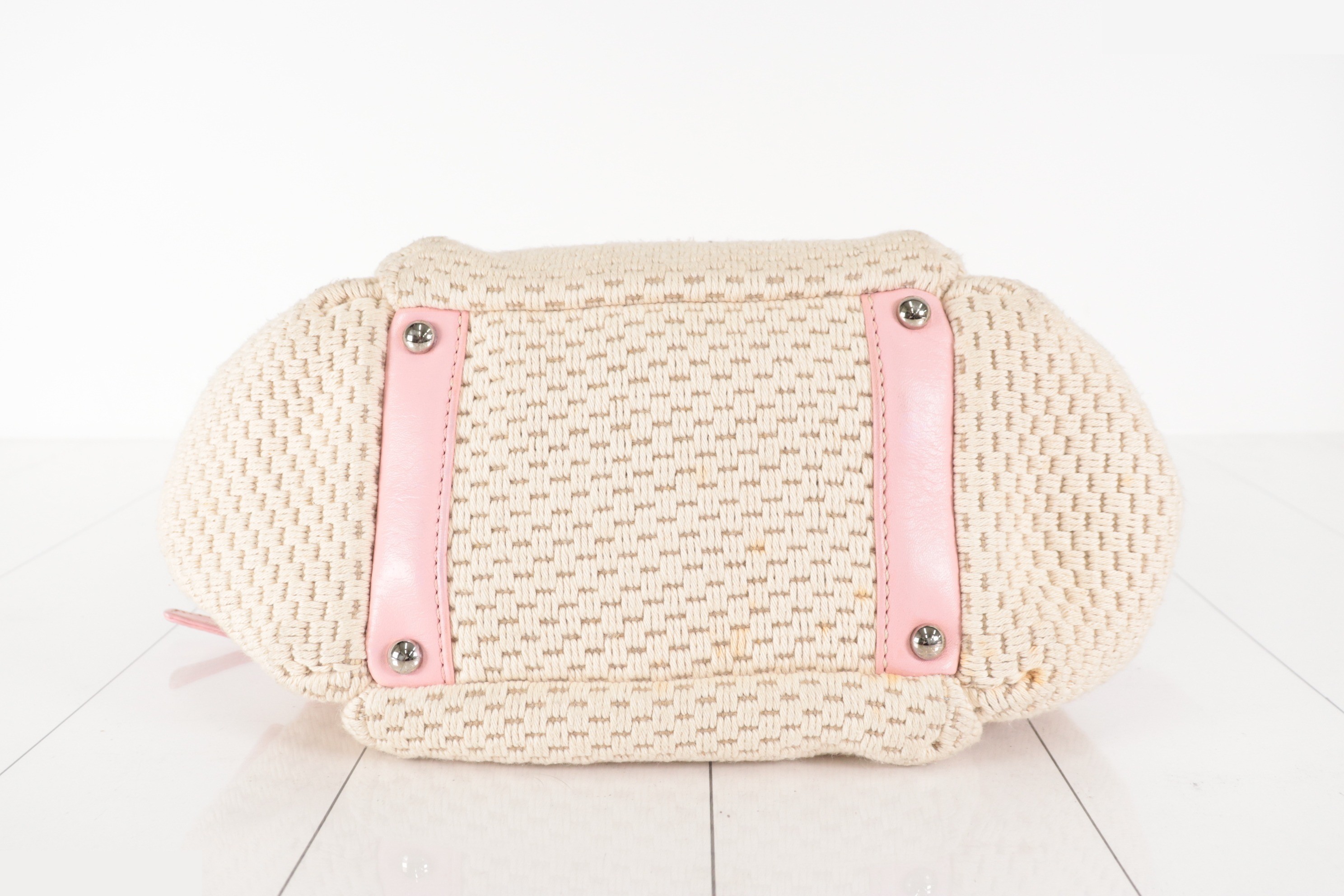 logo chain shoulder bag, ivory/pink, silver hardware, series 9. — view 7