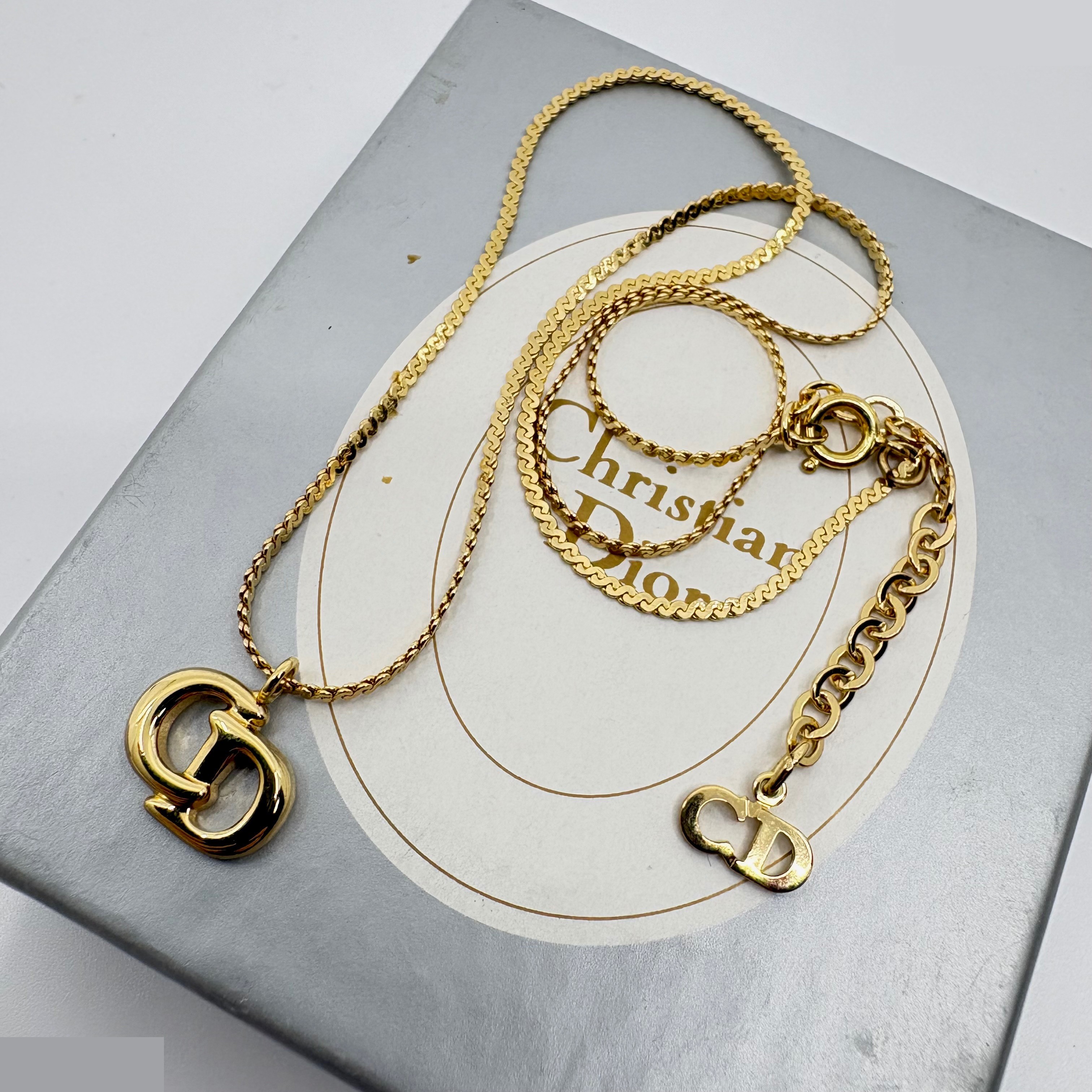 Trotter (precious metal) necklace pendant, chain approximately 44 cm — view 2