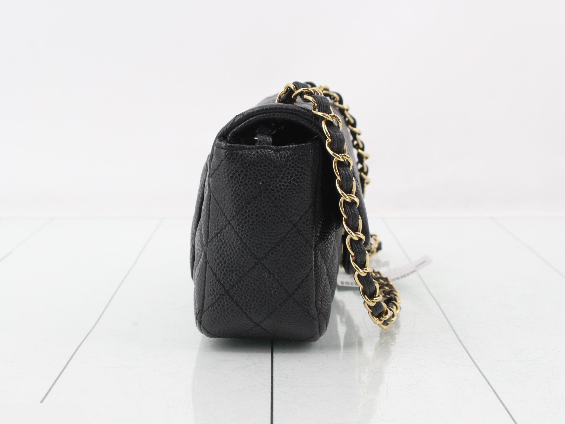 Matelassé Caviar Skin Chain Shoulder Bag — view 4