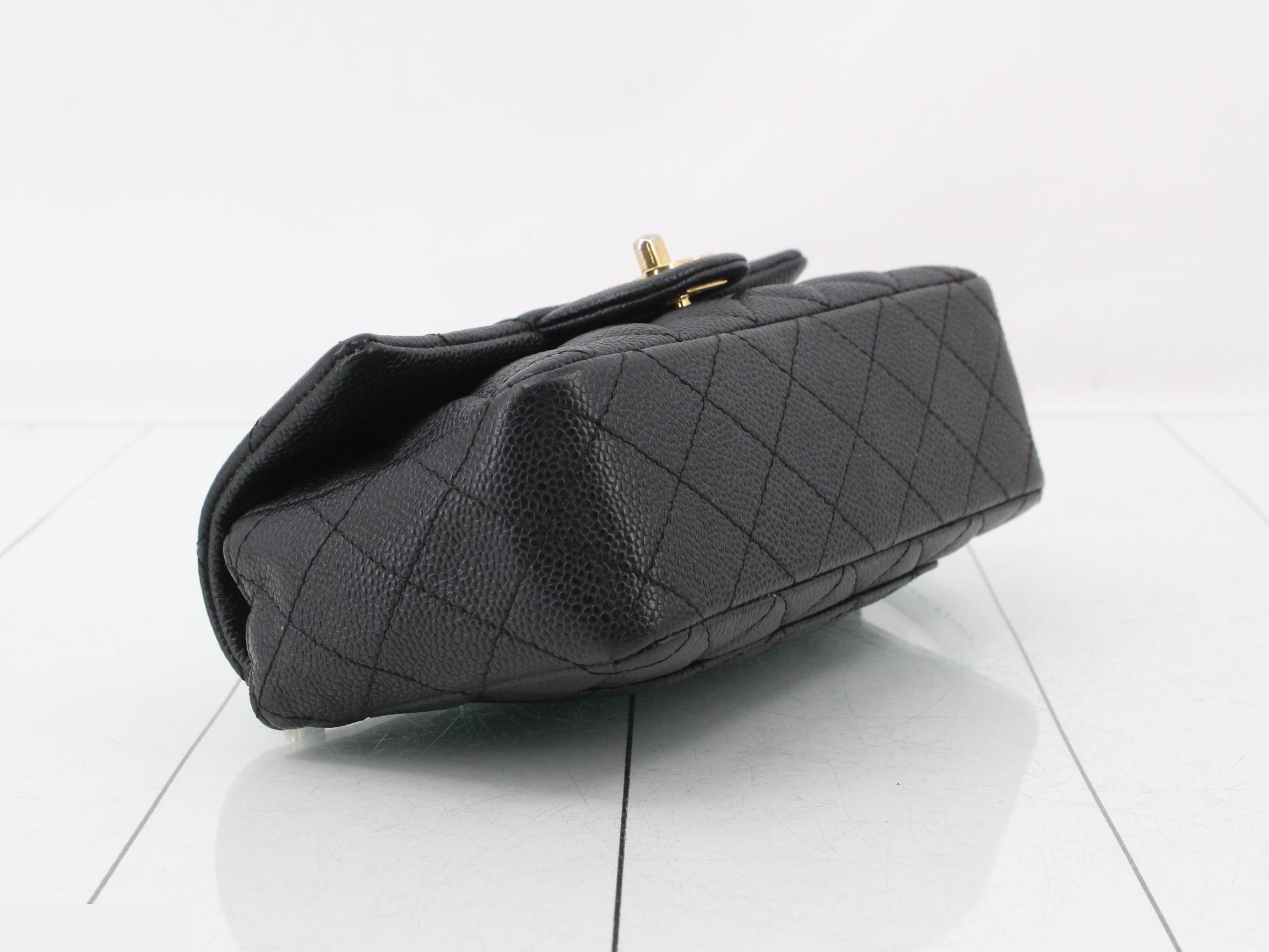 Matelassé Caviar Skin Chain Shoulder Bag — view 5