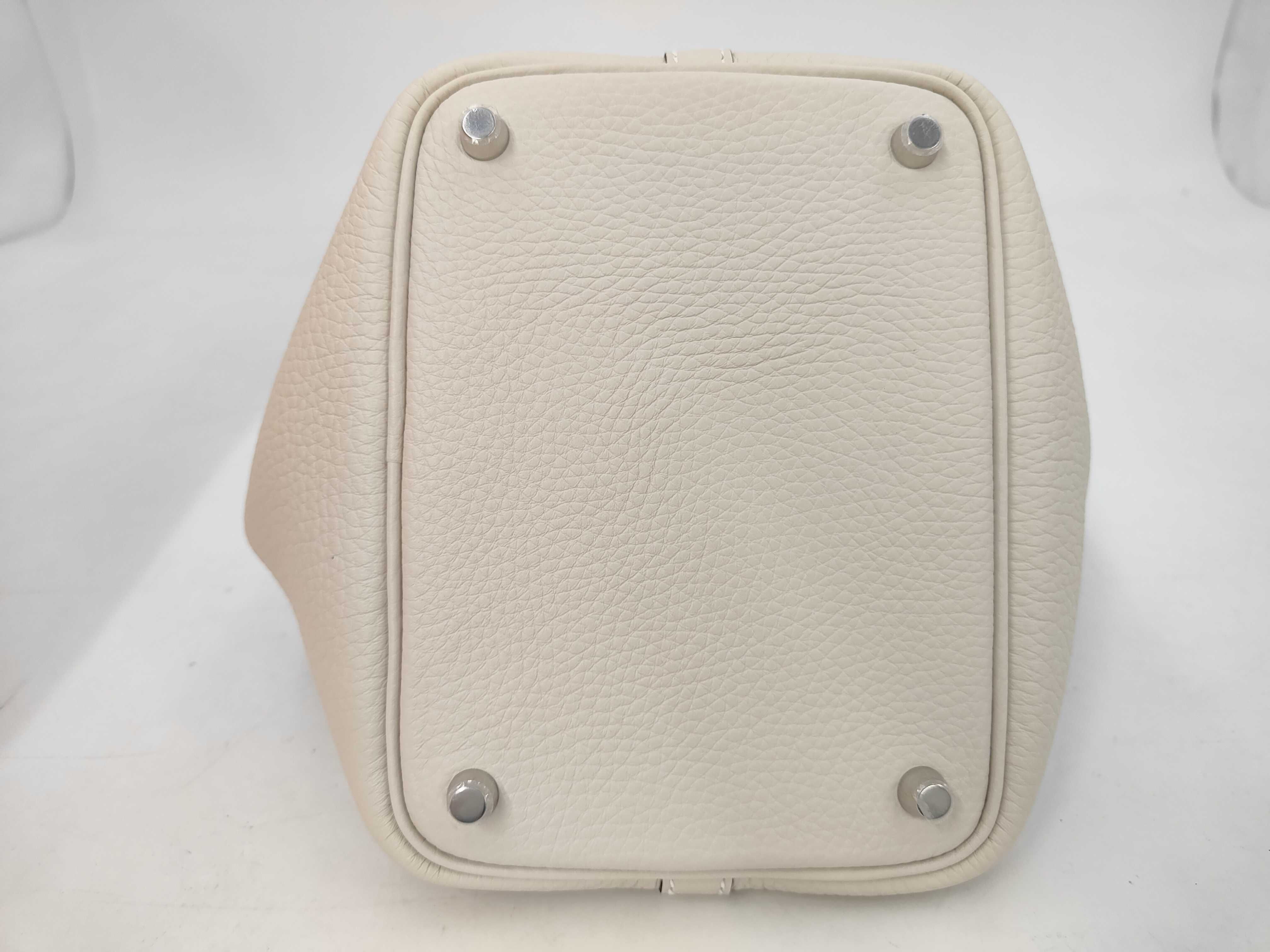 Picotin Lock PM Taurillon Clemence Eclat Craie/Sesame Silver Hardware G Stamp Handbag — view 4