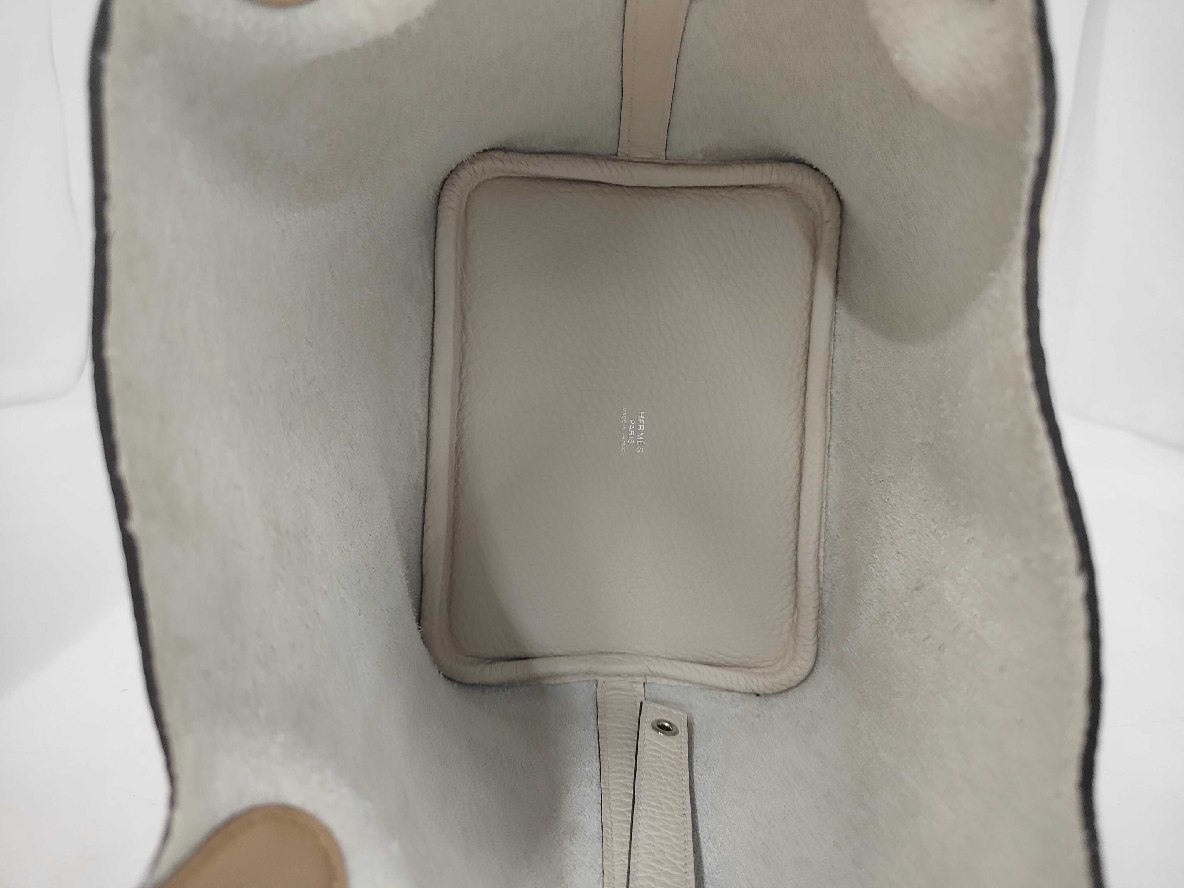 Picotin Lock PM Taurillon Clemence Eclat Craie/Sesame Silver Hardware G Stamp Handbag — view 9