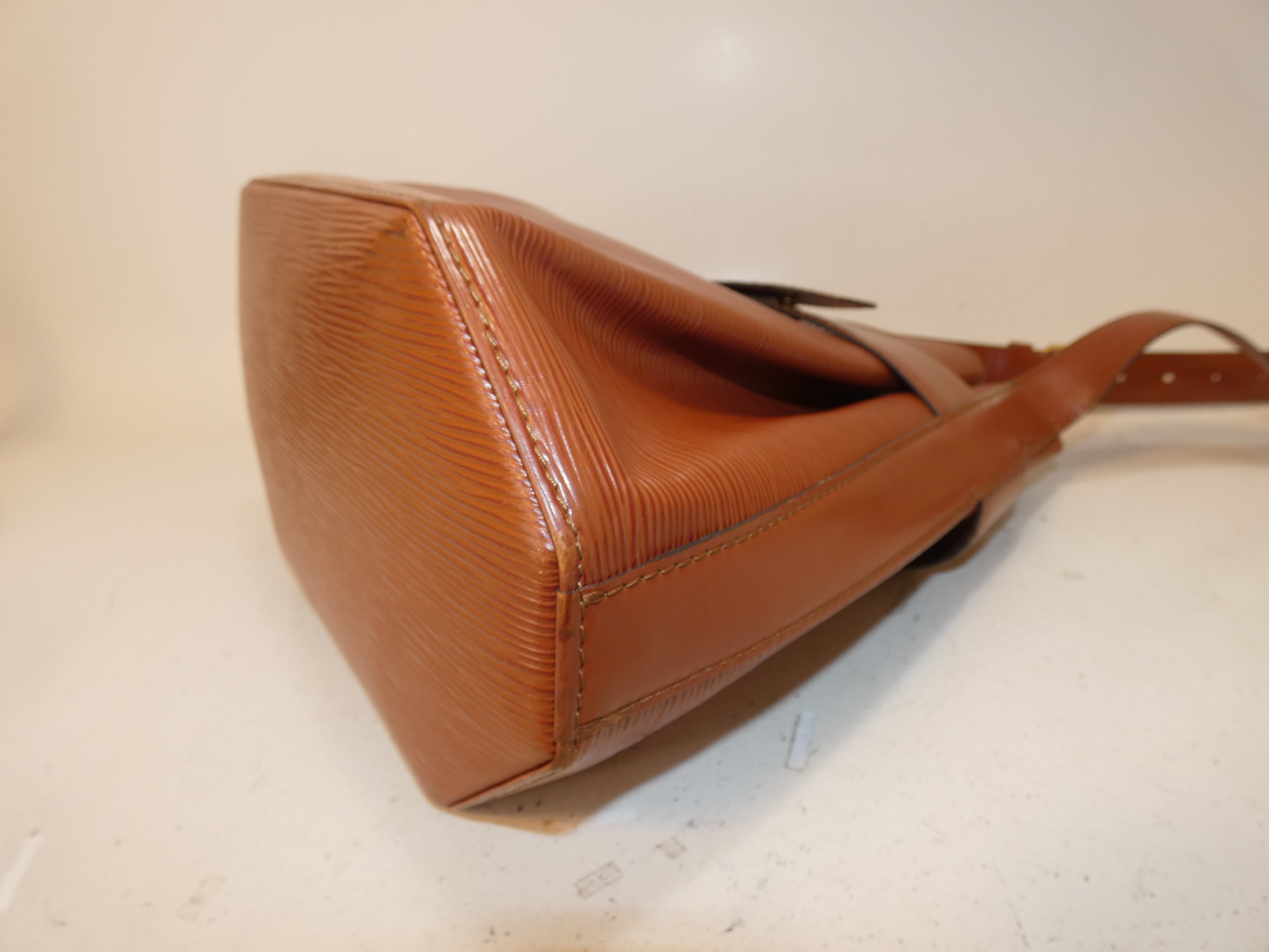 Epi Sac Depaule Brown Shoulder Bag — view 10
