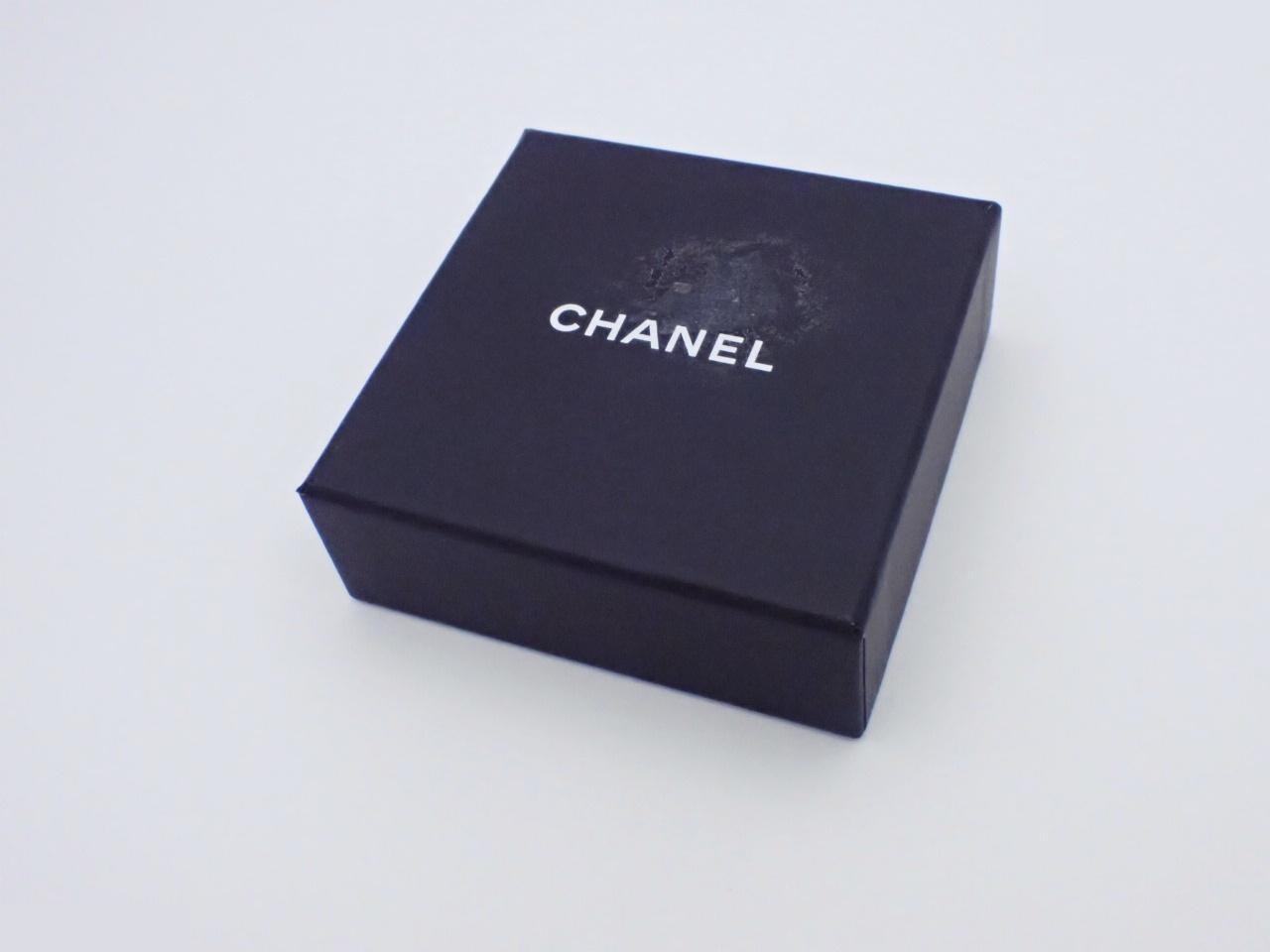 Coco Mark Pearl Brooch — view 4
