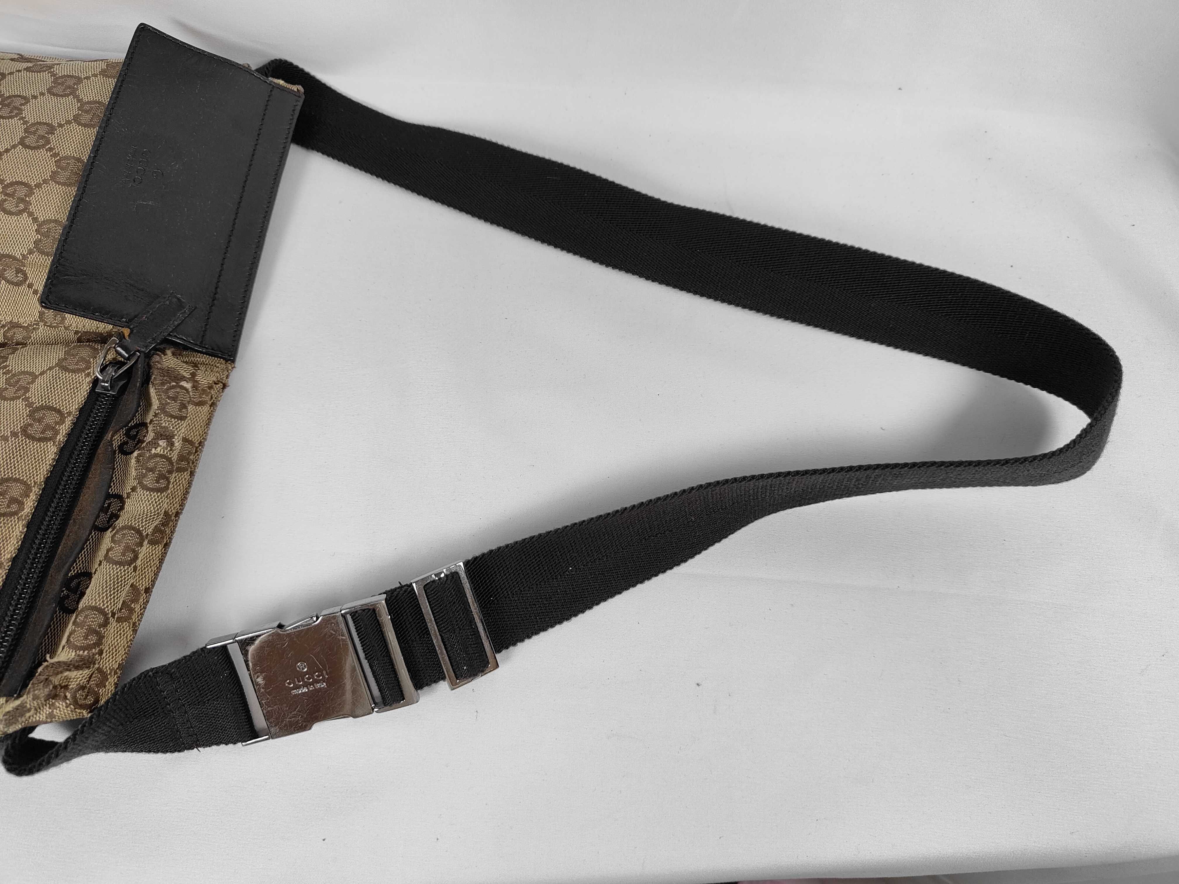 GG Canvas Body Bag — view 3