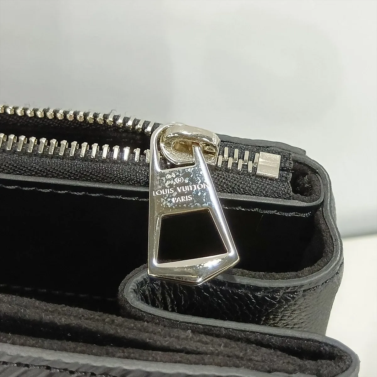 Epi Grenelle Tote PM M57680 Black (RFID detected) — view 15