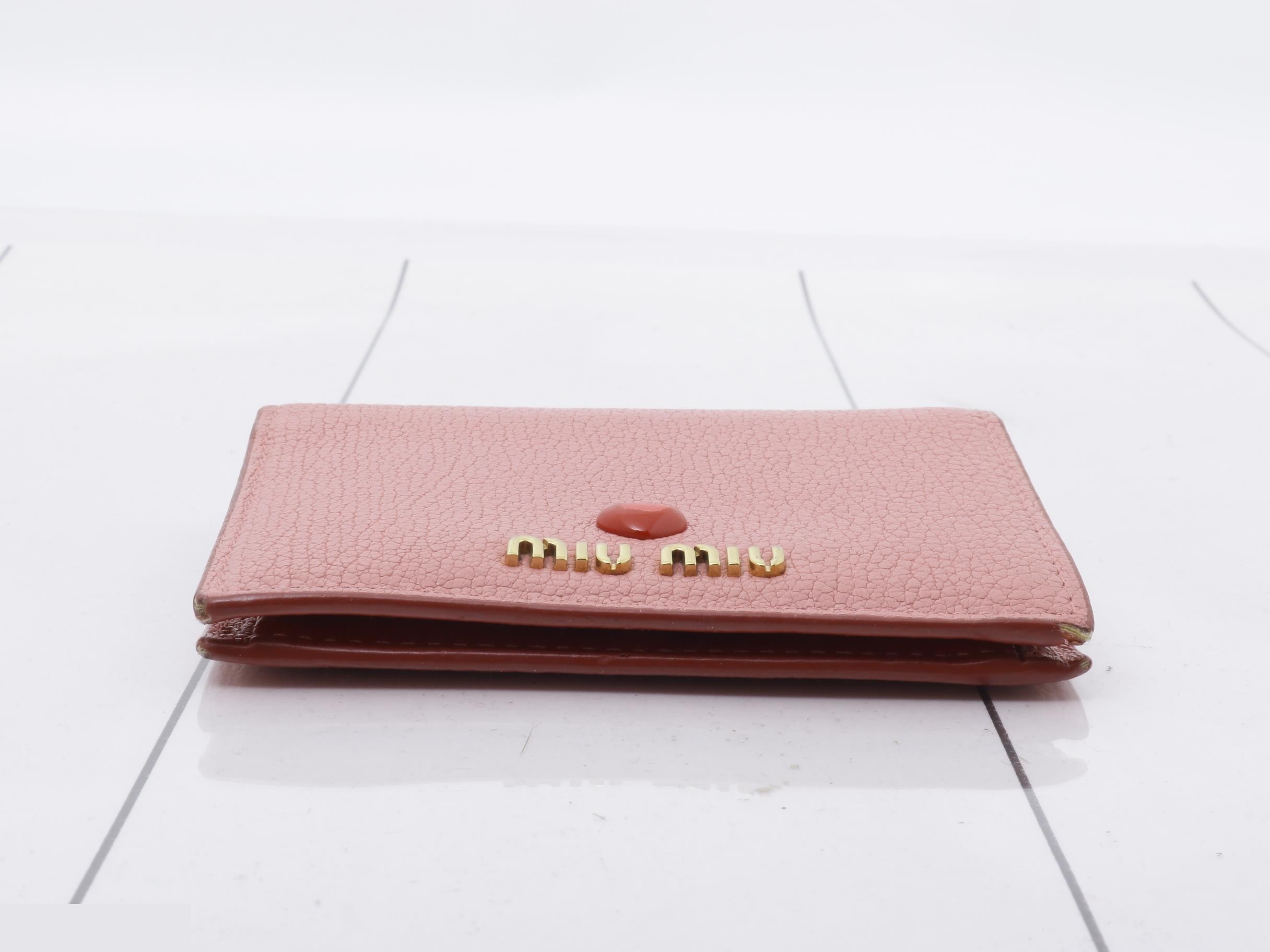 bi-fold wallet — view 3