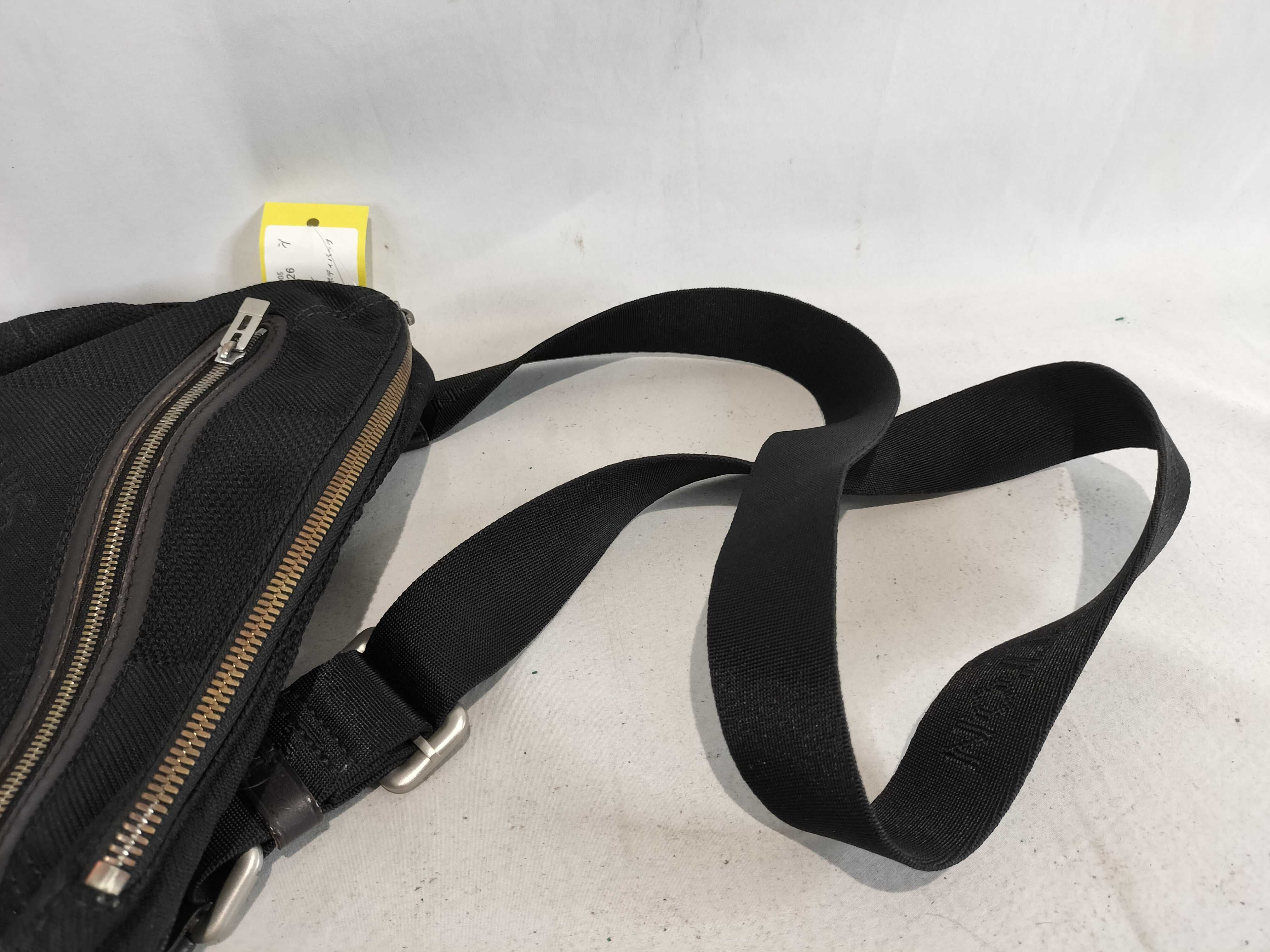 Damier Geant Body Bag — view 4