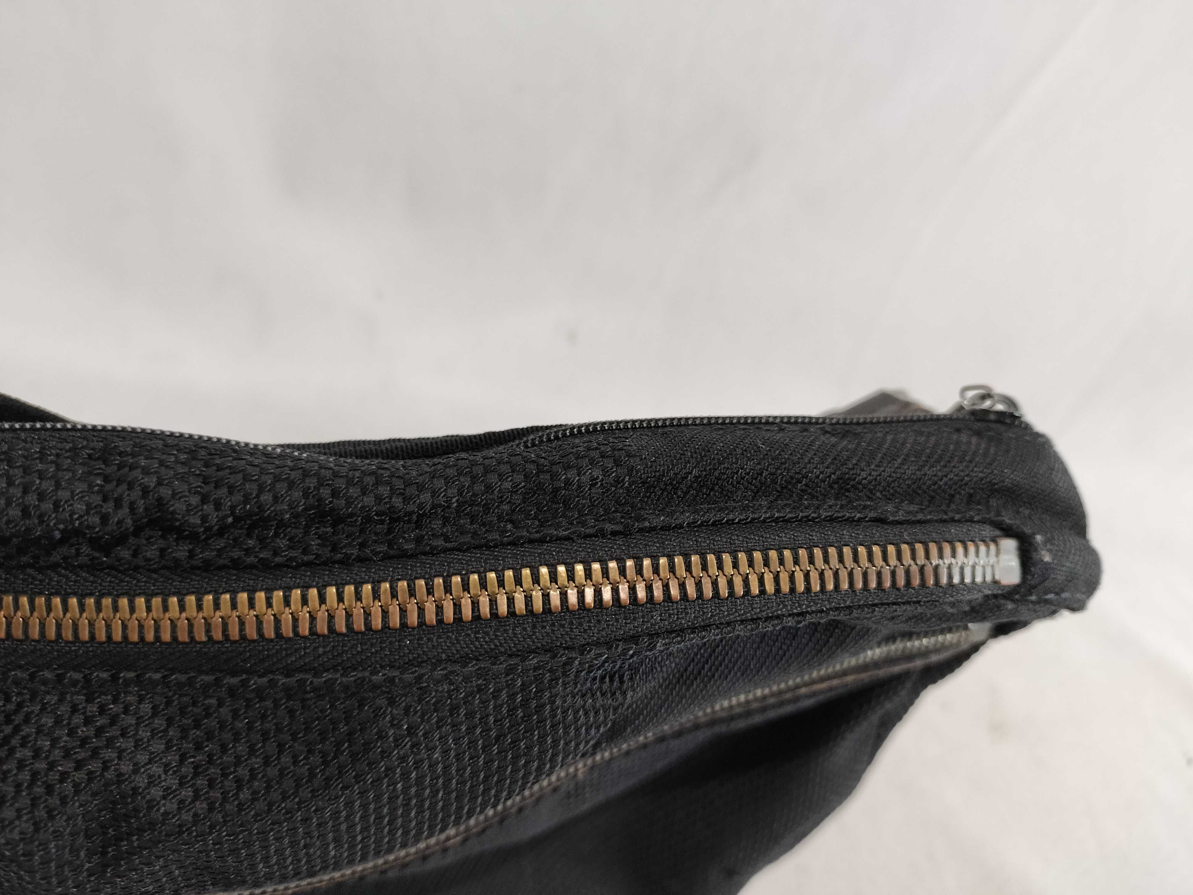 Damier Geant Body Bag — view 9