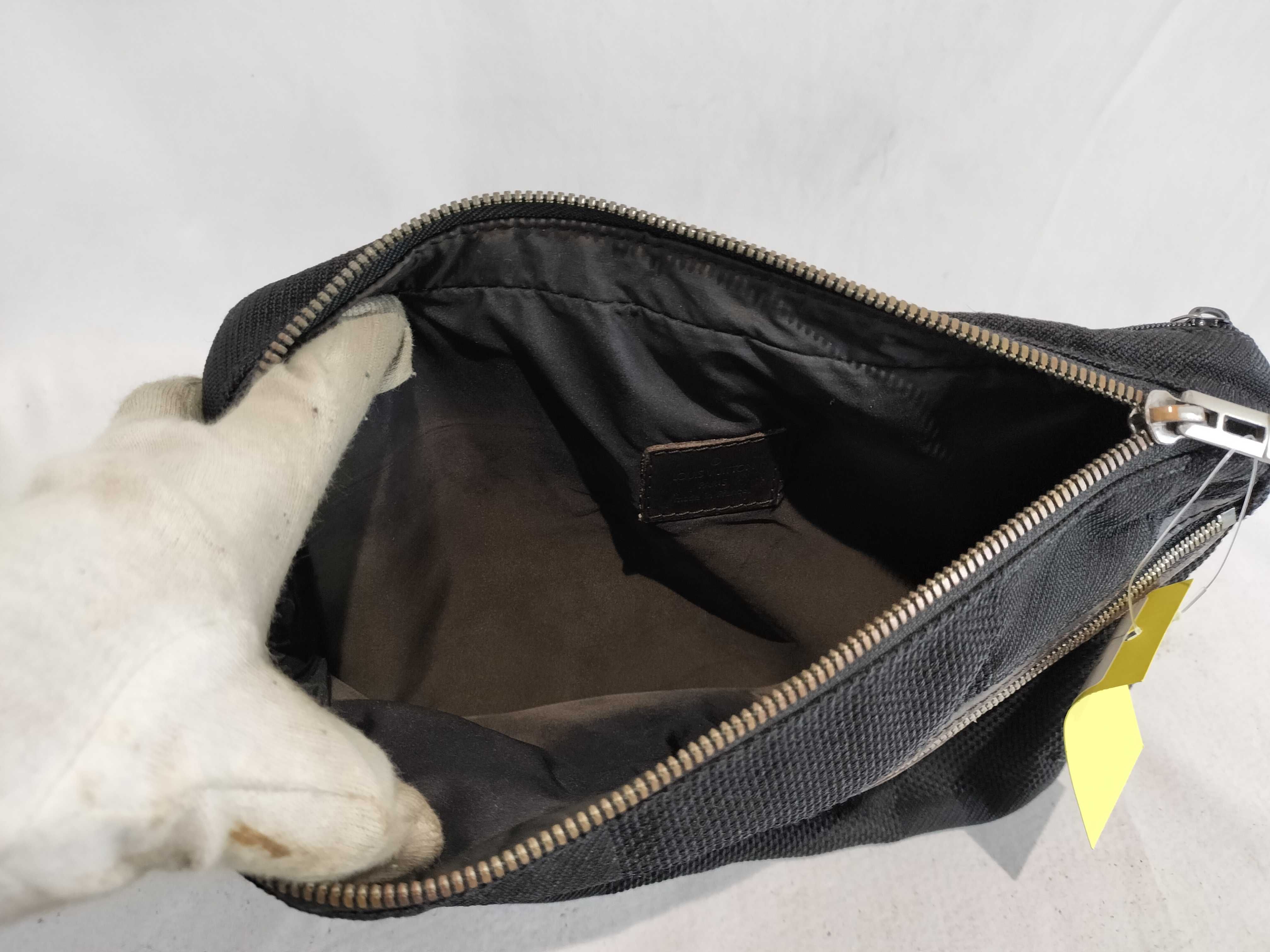 Damier Geant Body Bag — view 10