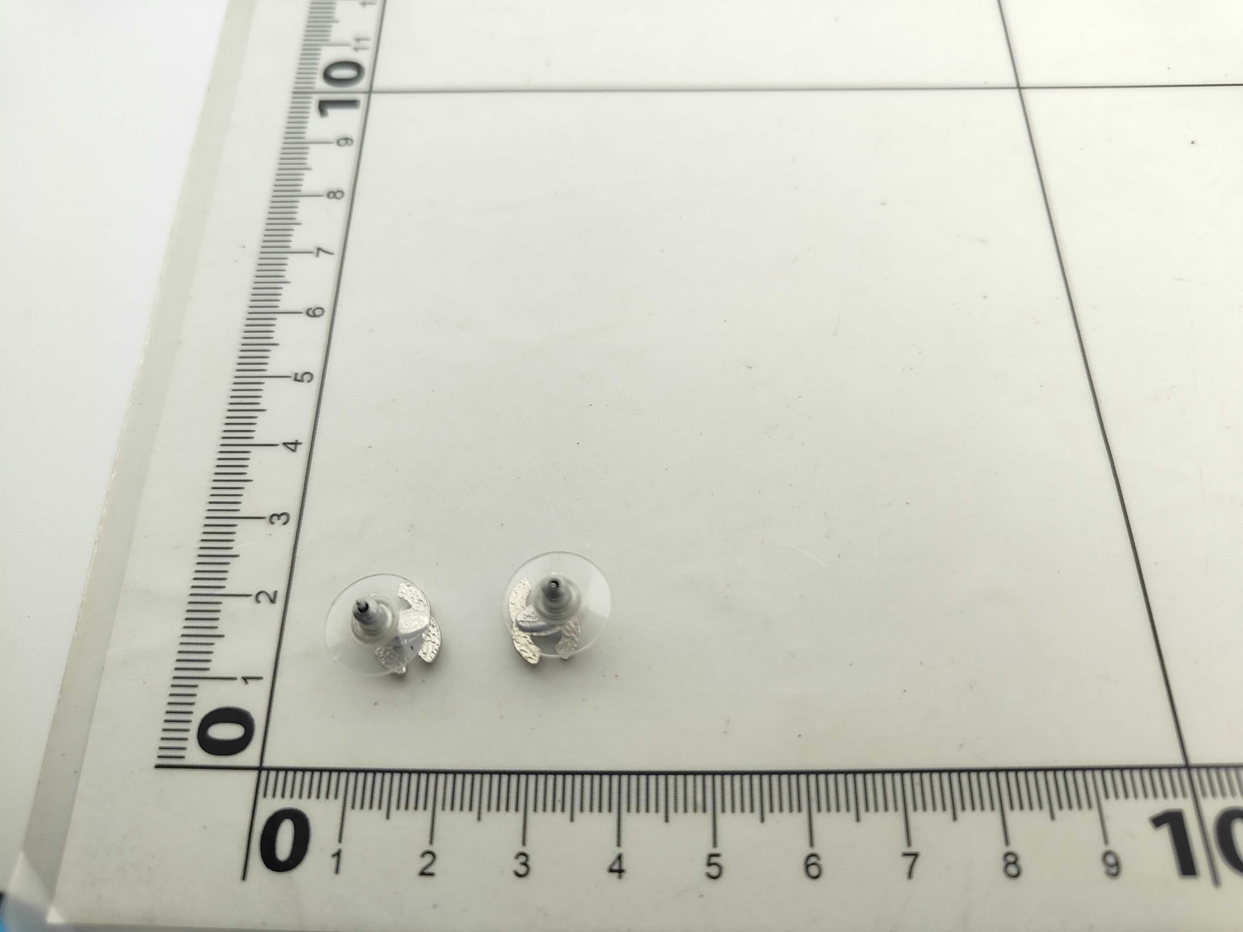 earrings here mark white x silver 04P earrings — view 2