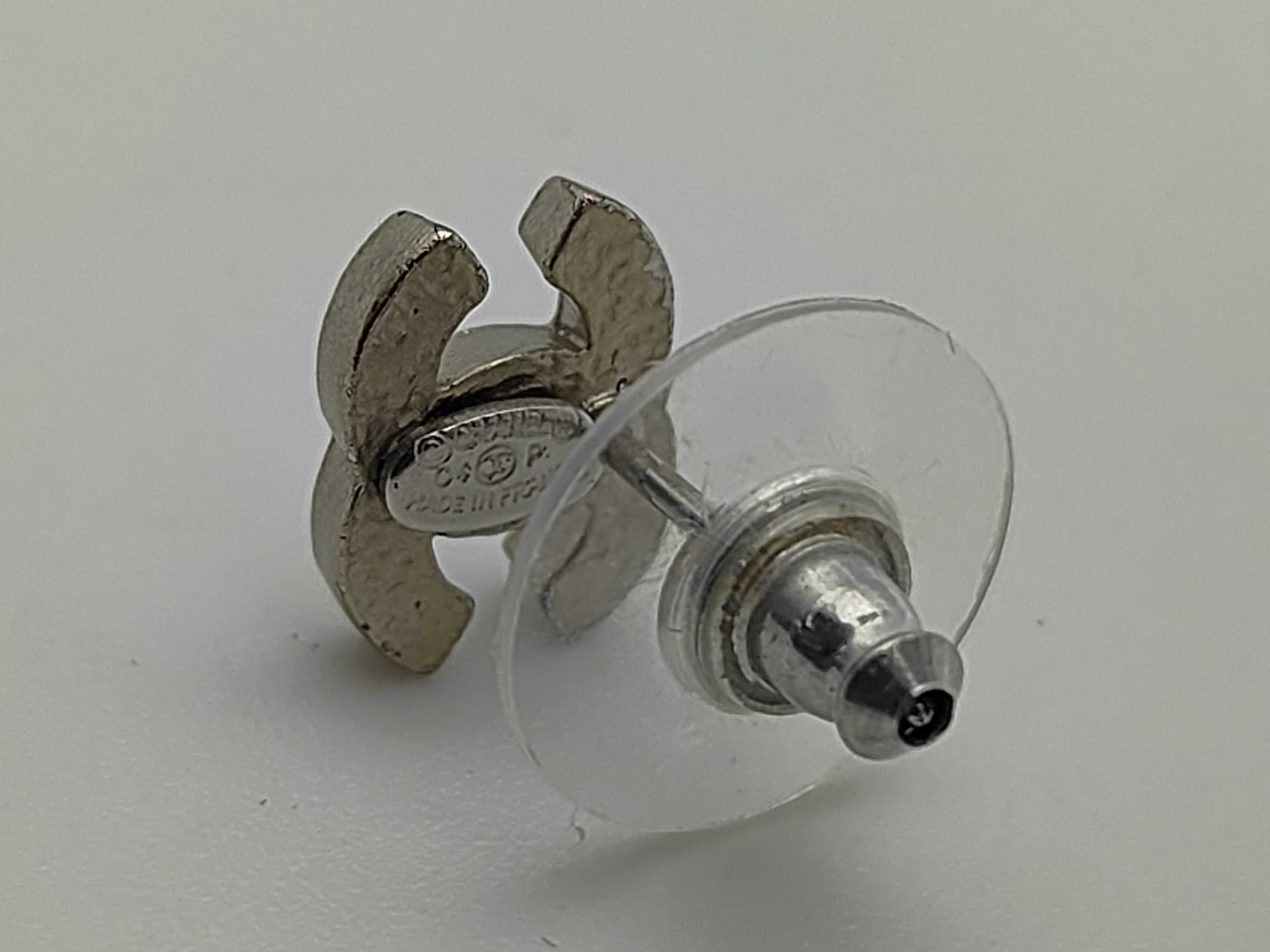 earrings here mark white x silver 04P earrings — view 3