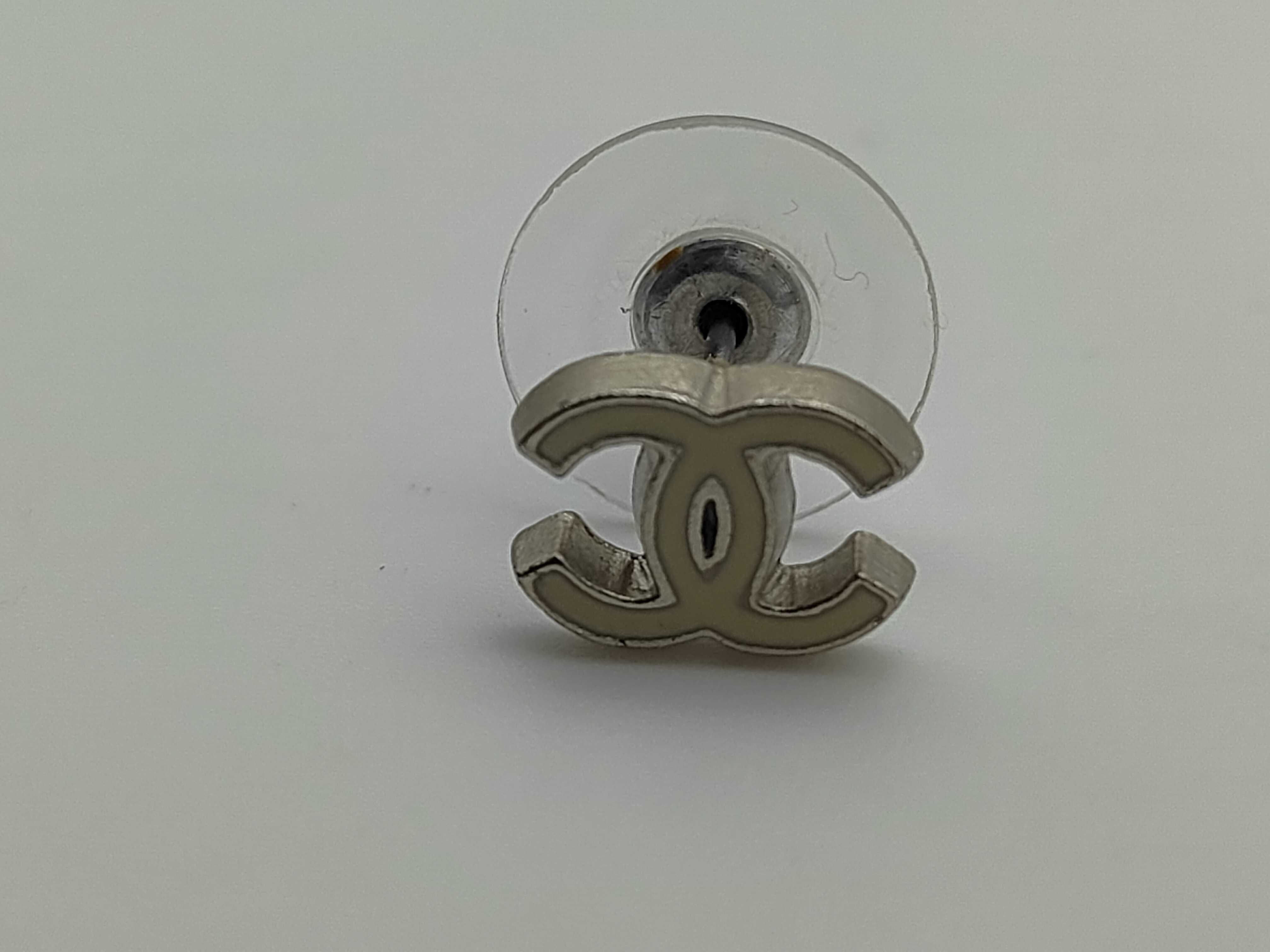 earrings here mark white x silver 04P earrings — view 4