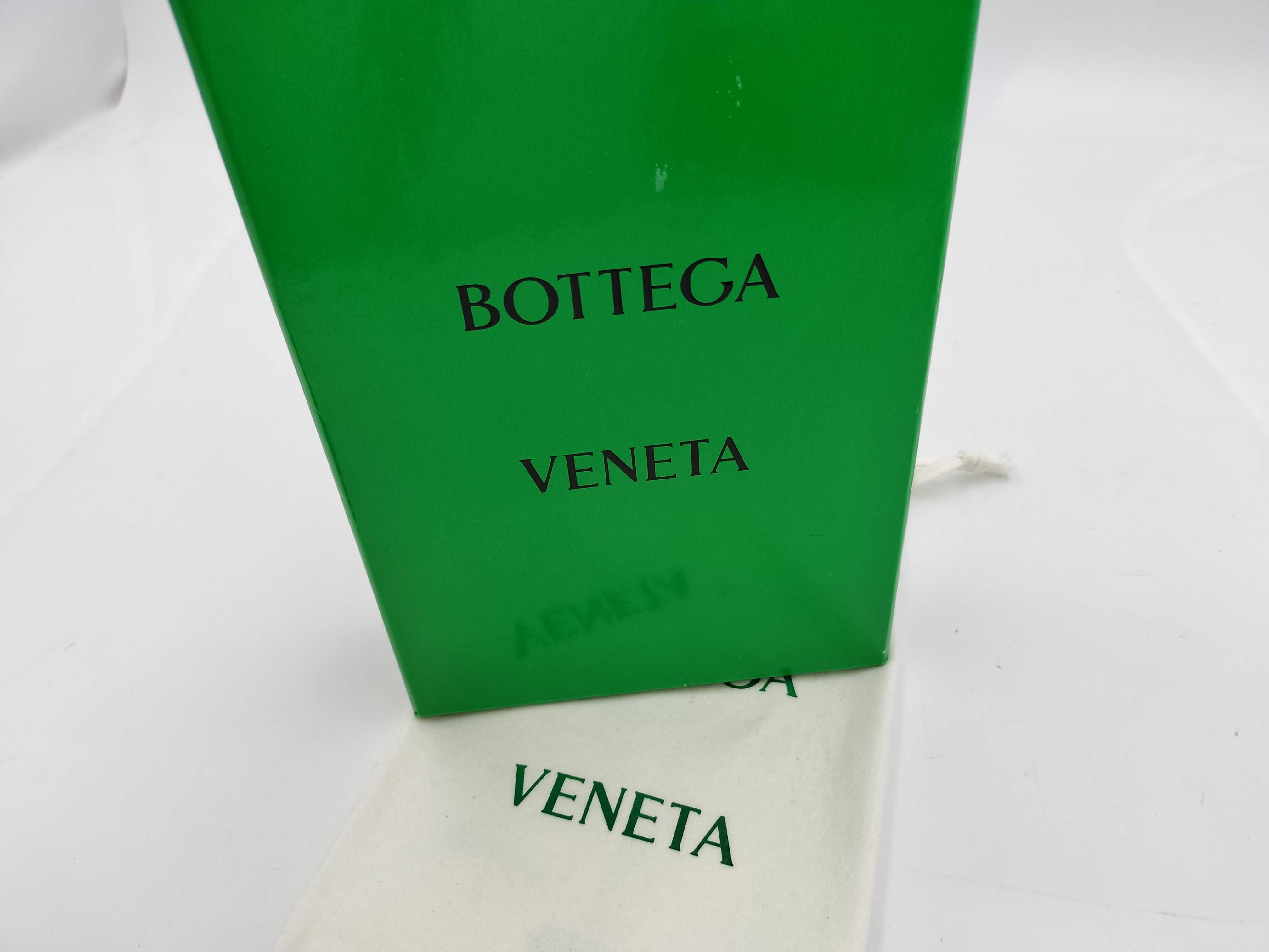 Intrecciato Maxi Intrecciato Bi-fold Long Wallet (with box) — view 11