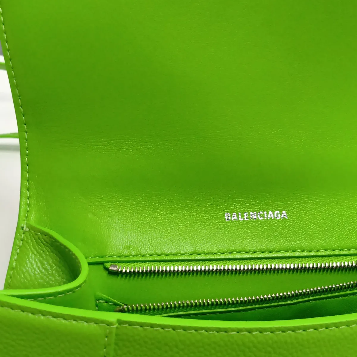 Hourglass 593546 Leather 2-Way Handbag Green — view 15